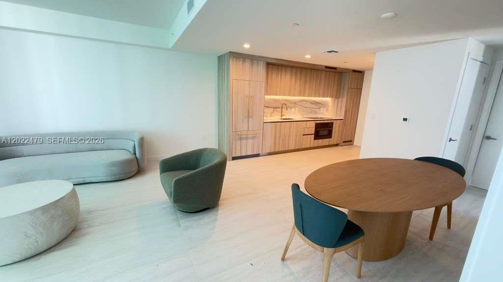 77 SE 5st # 2306