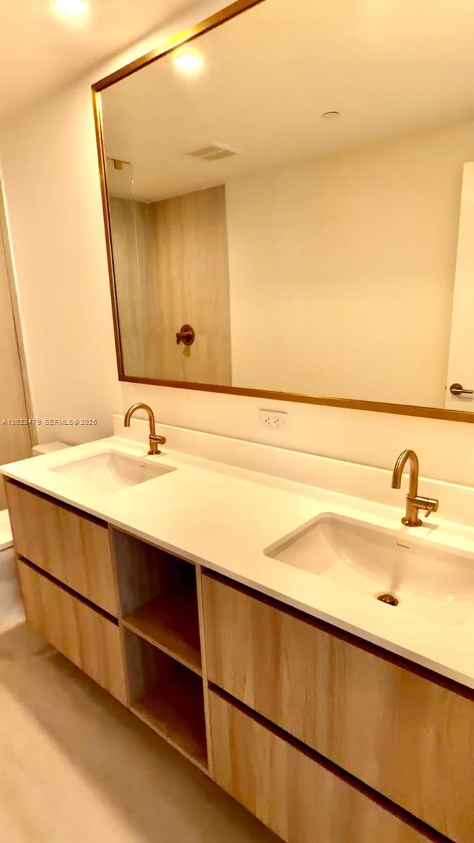 77 SE 5st # 2306