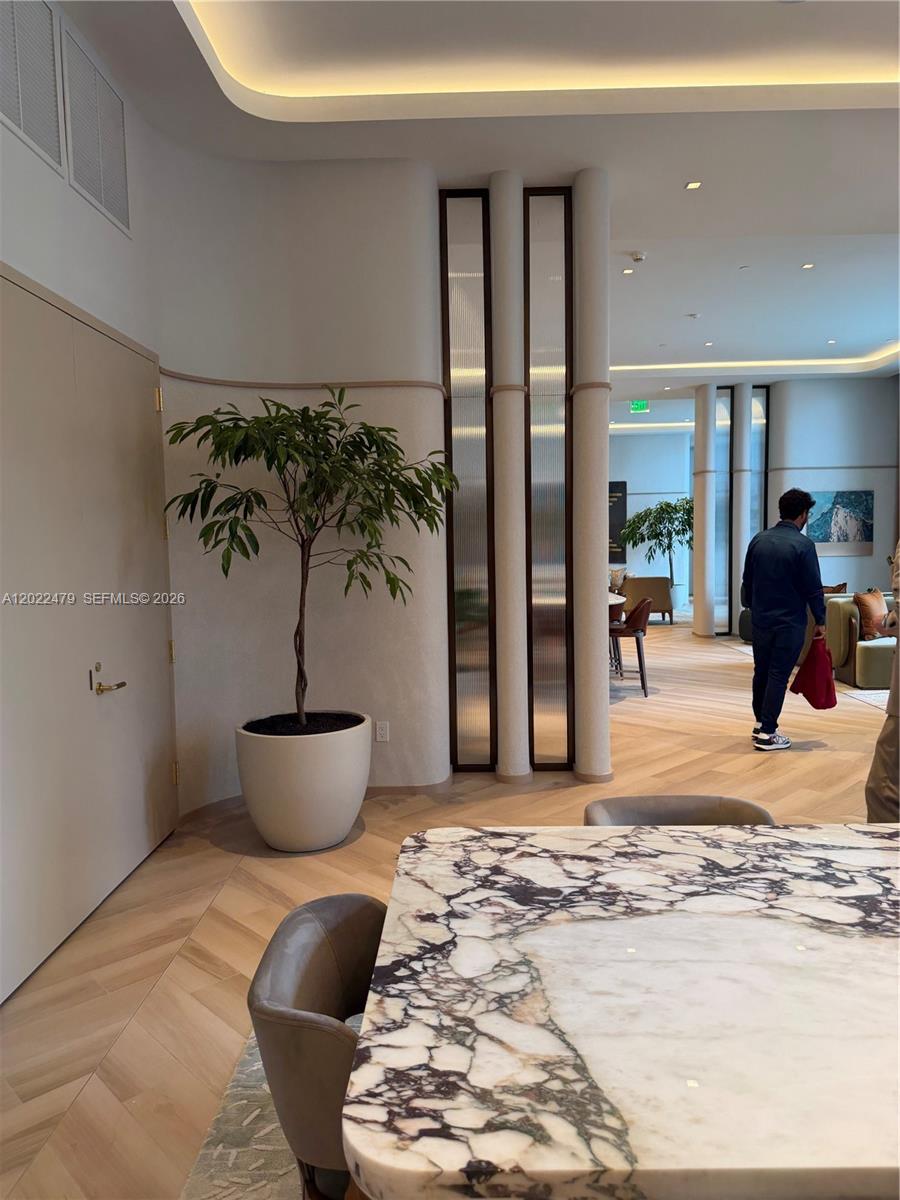 77 SE 5st # 2306