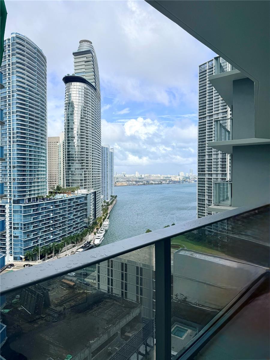 77 SE 5st # 2306