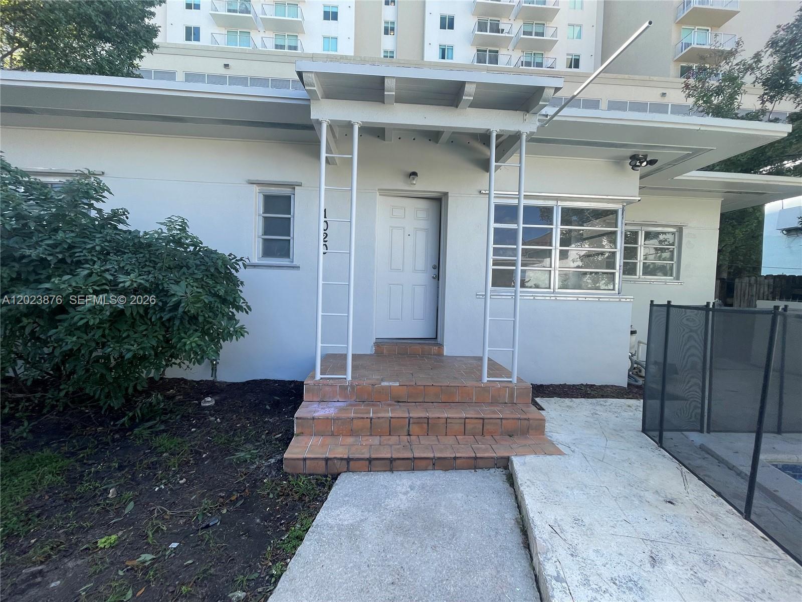 1020 SW 36th Ct