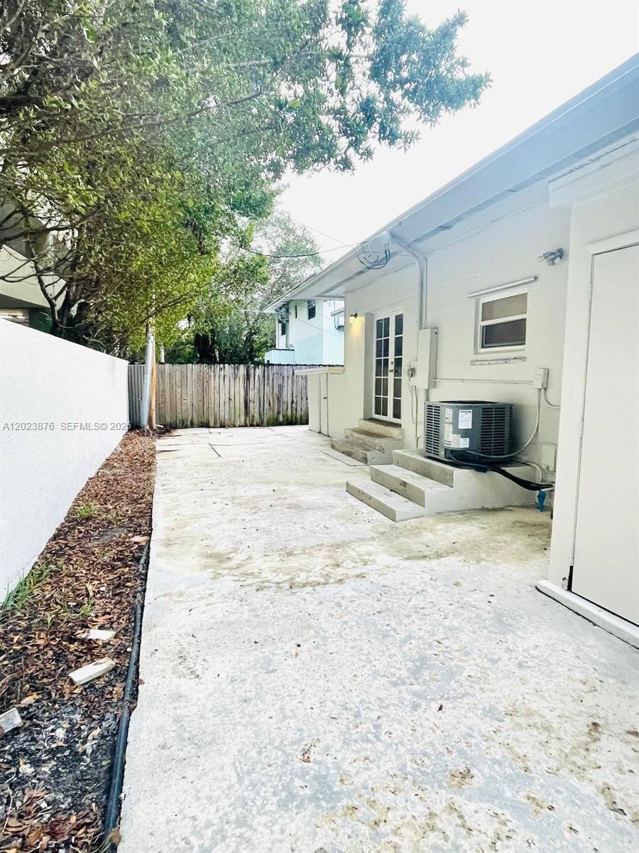 1020 SW 36th Ct
