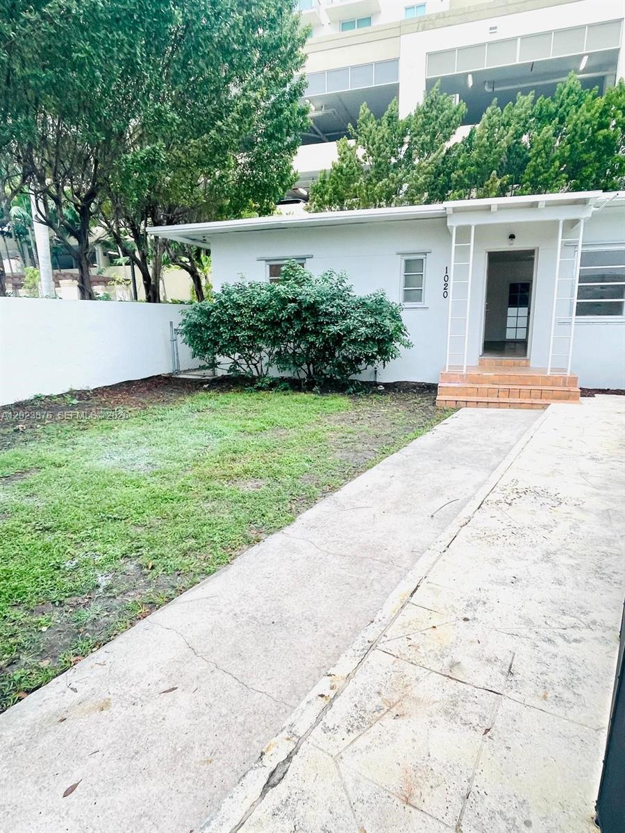 1020 SW 36th Ct