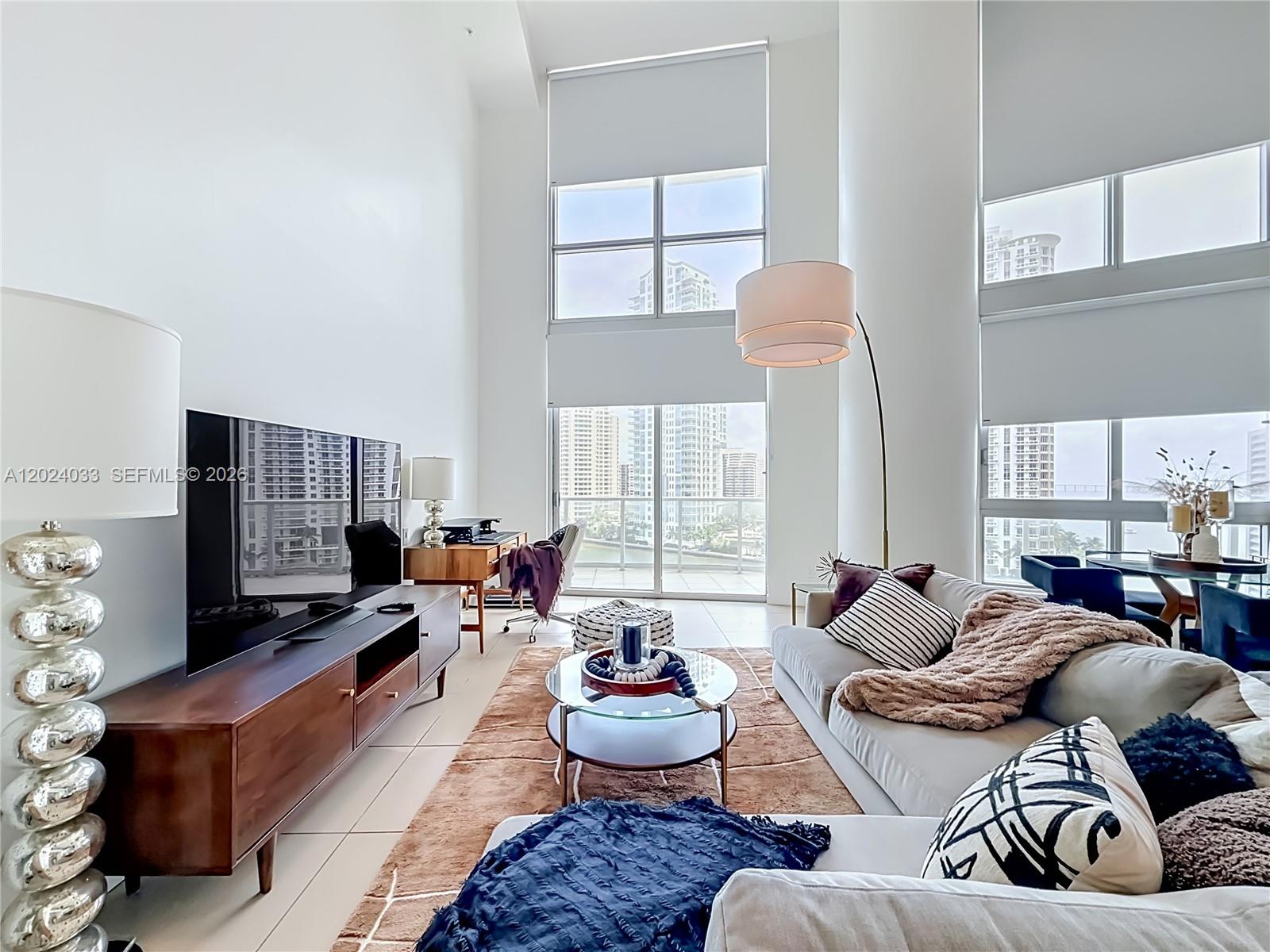 300 S Biscayne Blvd # 1016 Unit: L-1016