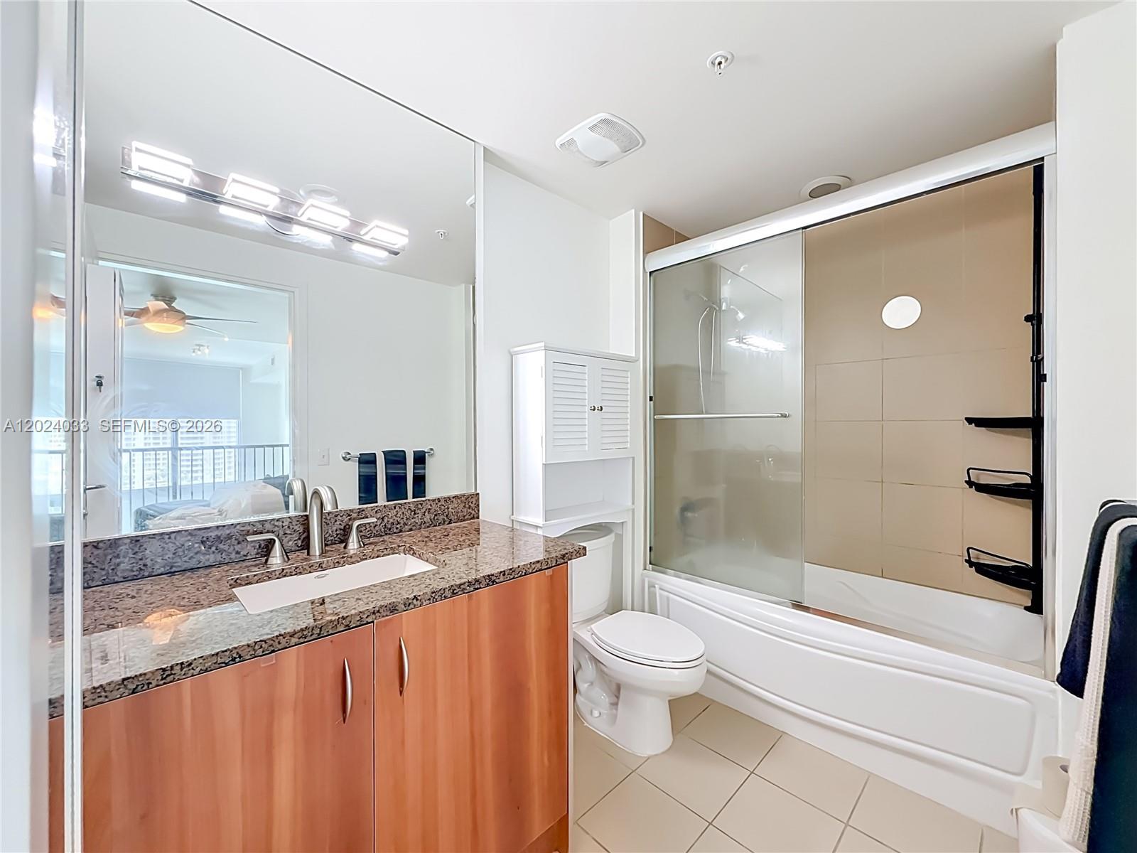 300 S Biscayne Blvd # 1016 Unit: L-1016