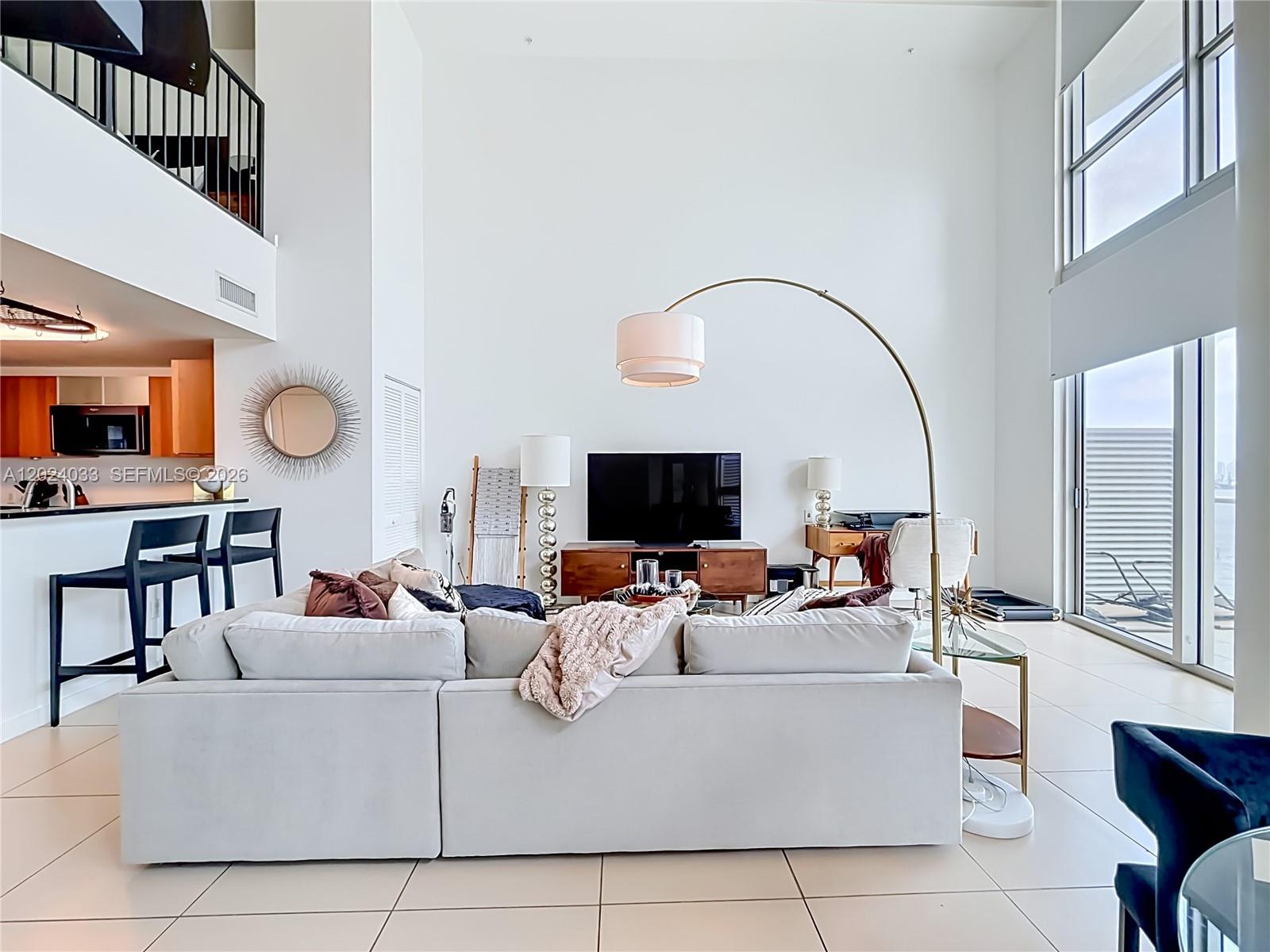 300 S Biscayne Blvd # 1016 Unit: L-1016