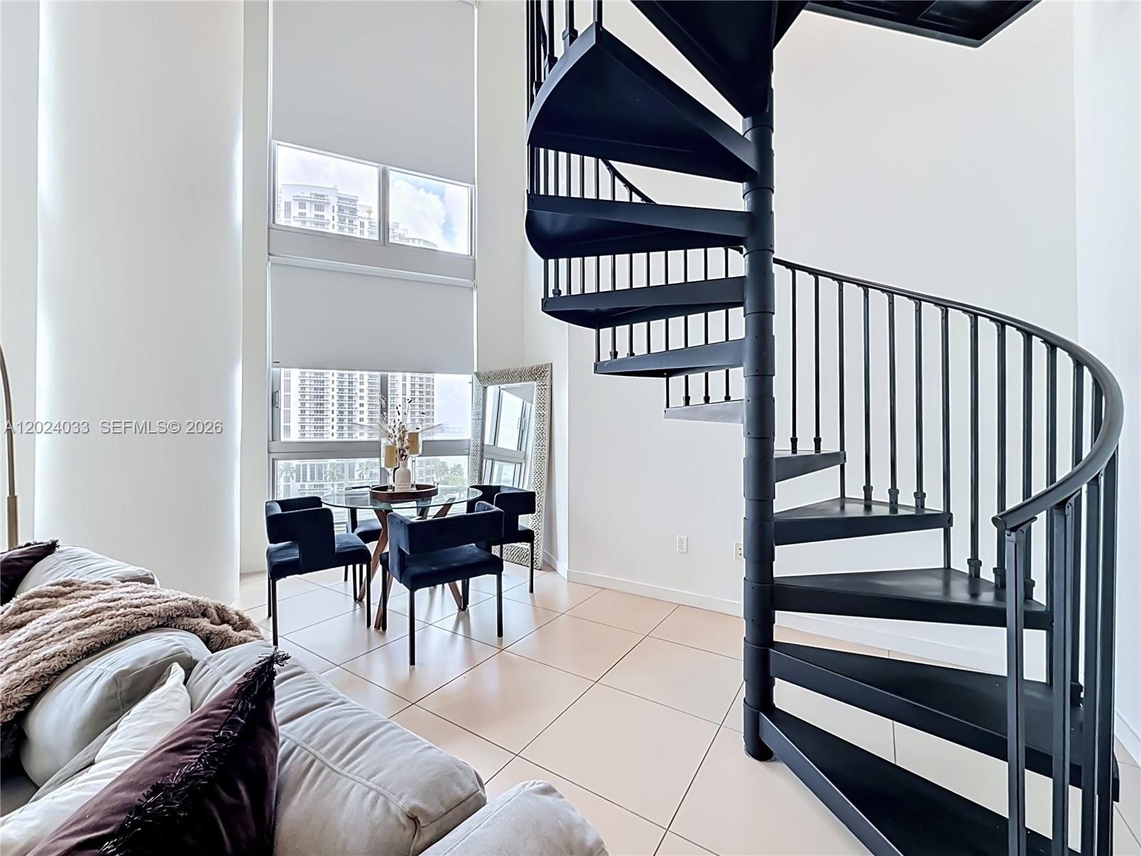 300 S Biscayne Blvd # 1016 Unit: L-1016