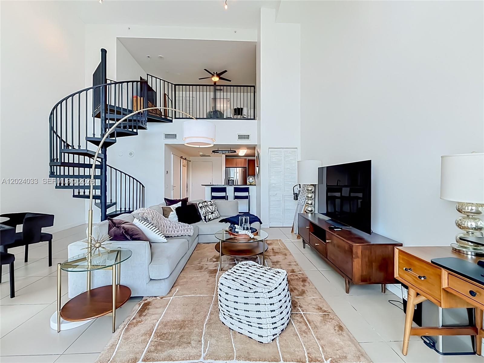 300 S Biscayne Blvd # 1016 Unit: L-1016