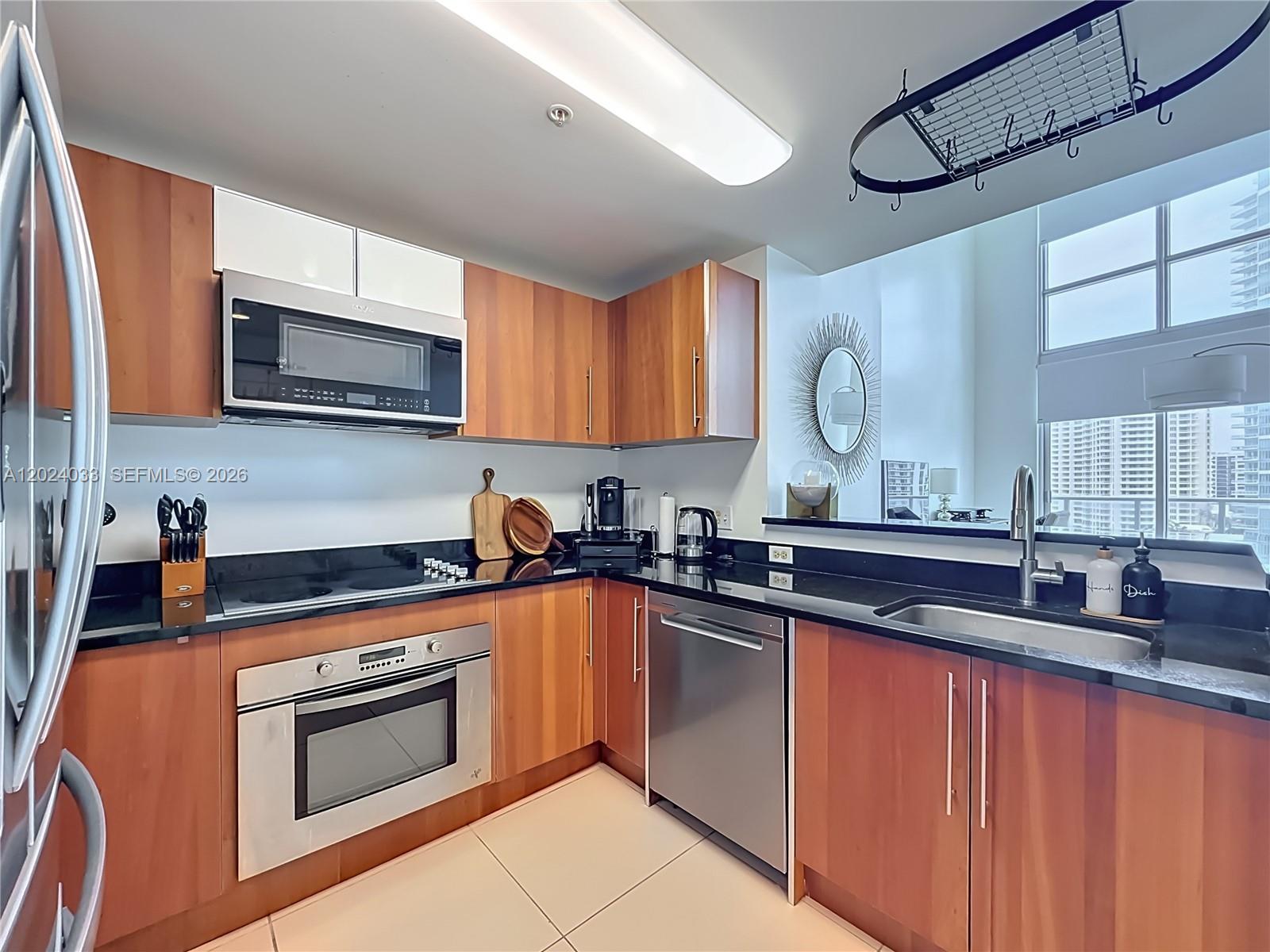 300 S Biscayne Blvd # 1016 Unit: L-1016