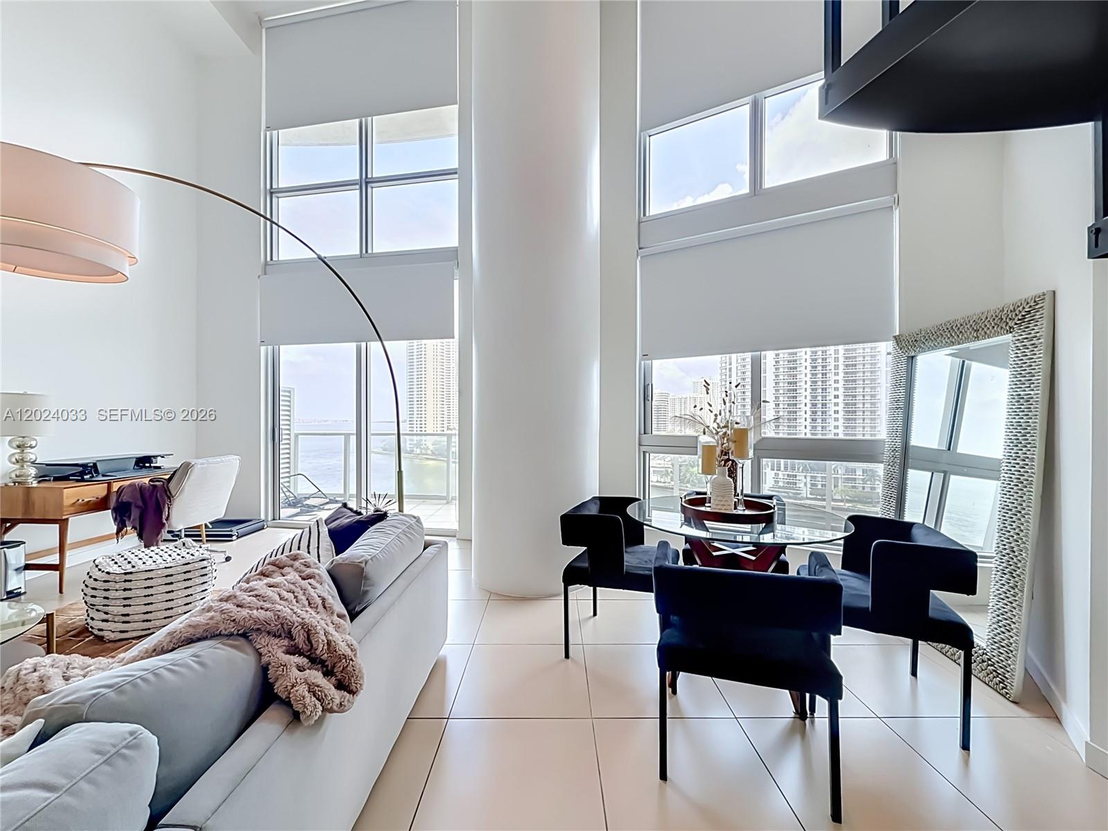 300 S Biscayne Blvd # 1016 Unit: L-1016