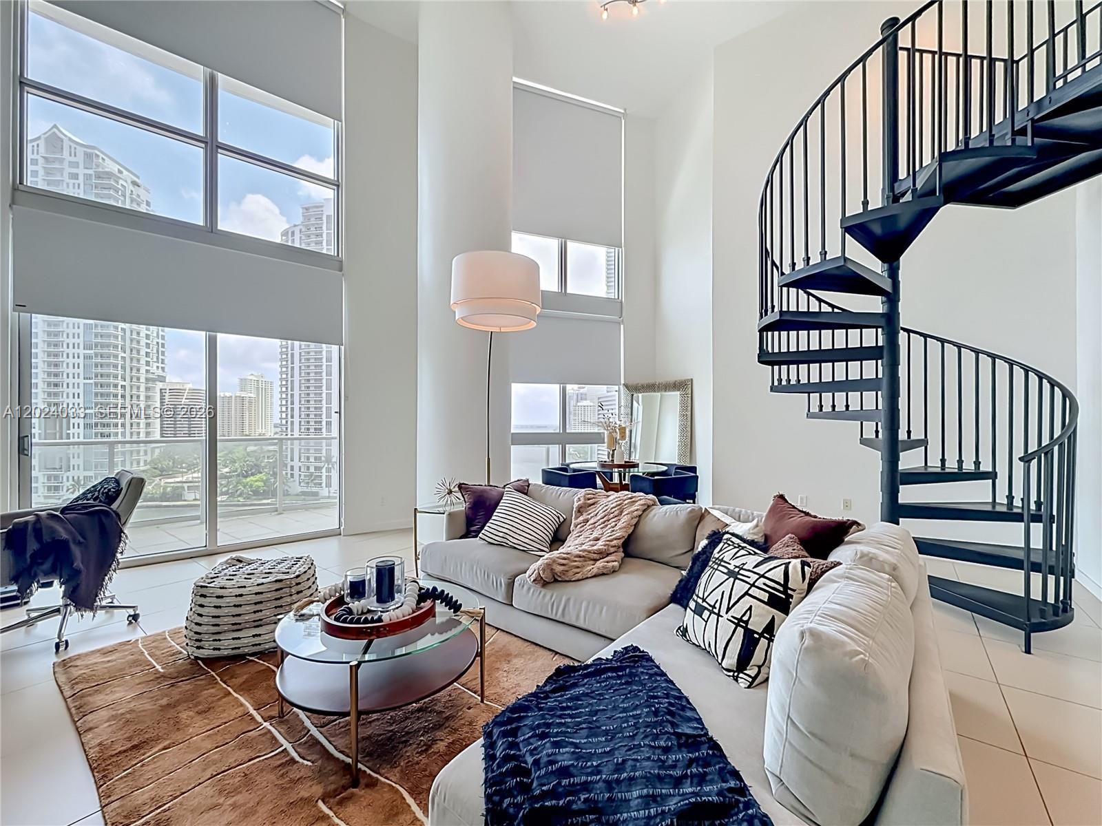 300 S Biscayne Blvd # 1016 Unit: L-1016