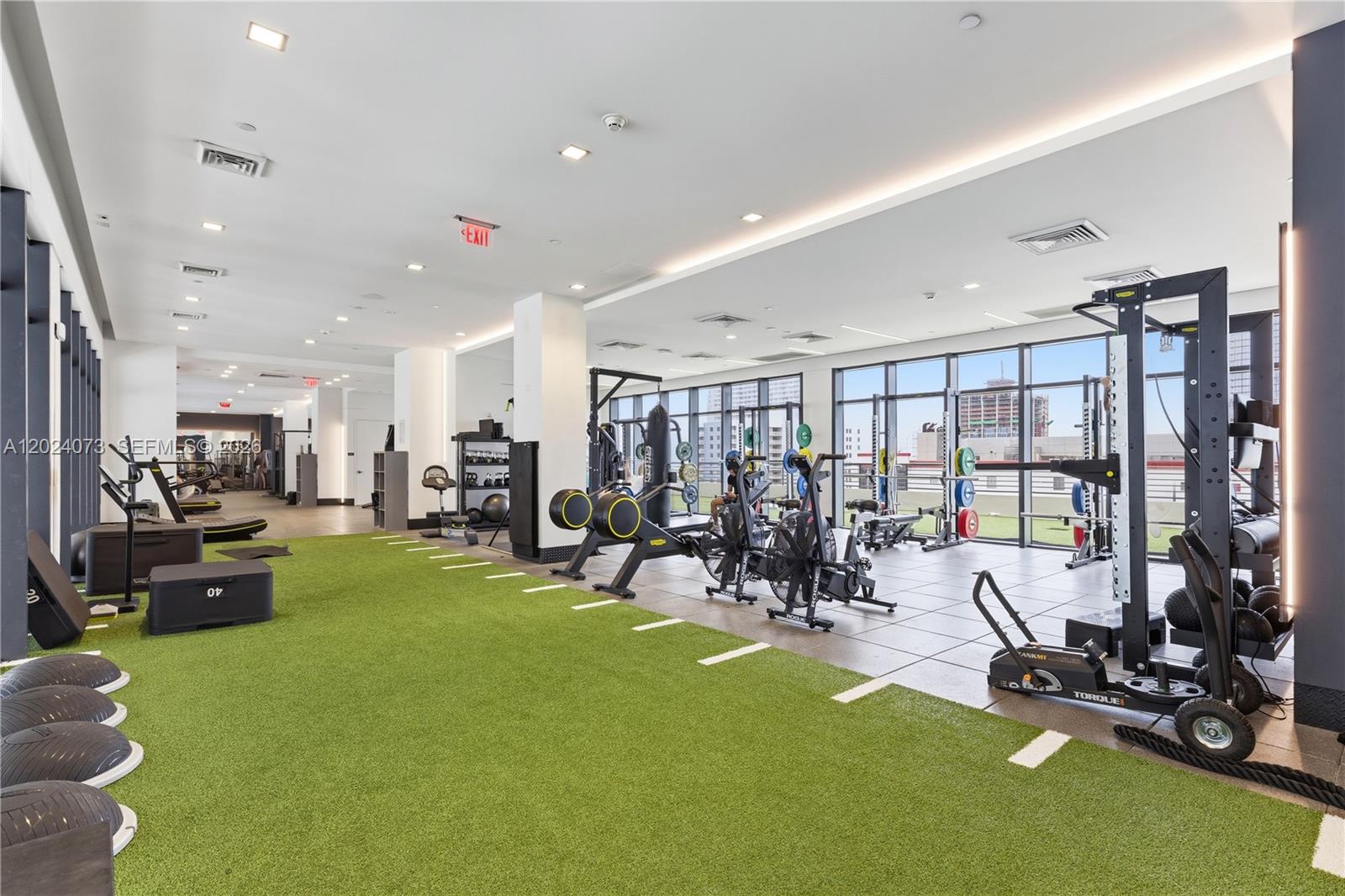 697 N Miami Ave Unit: 1810