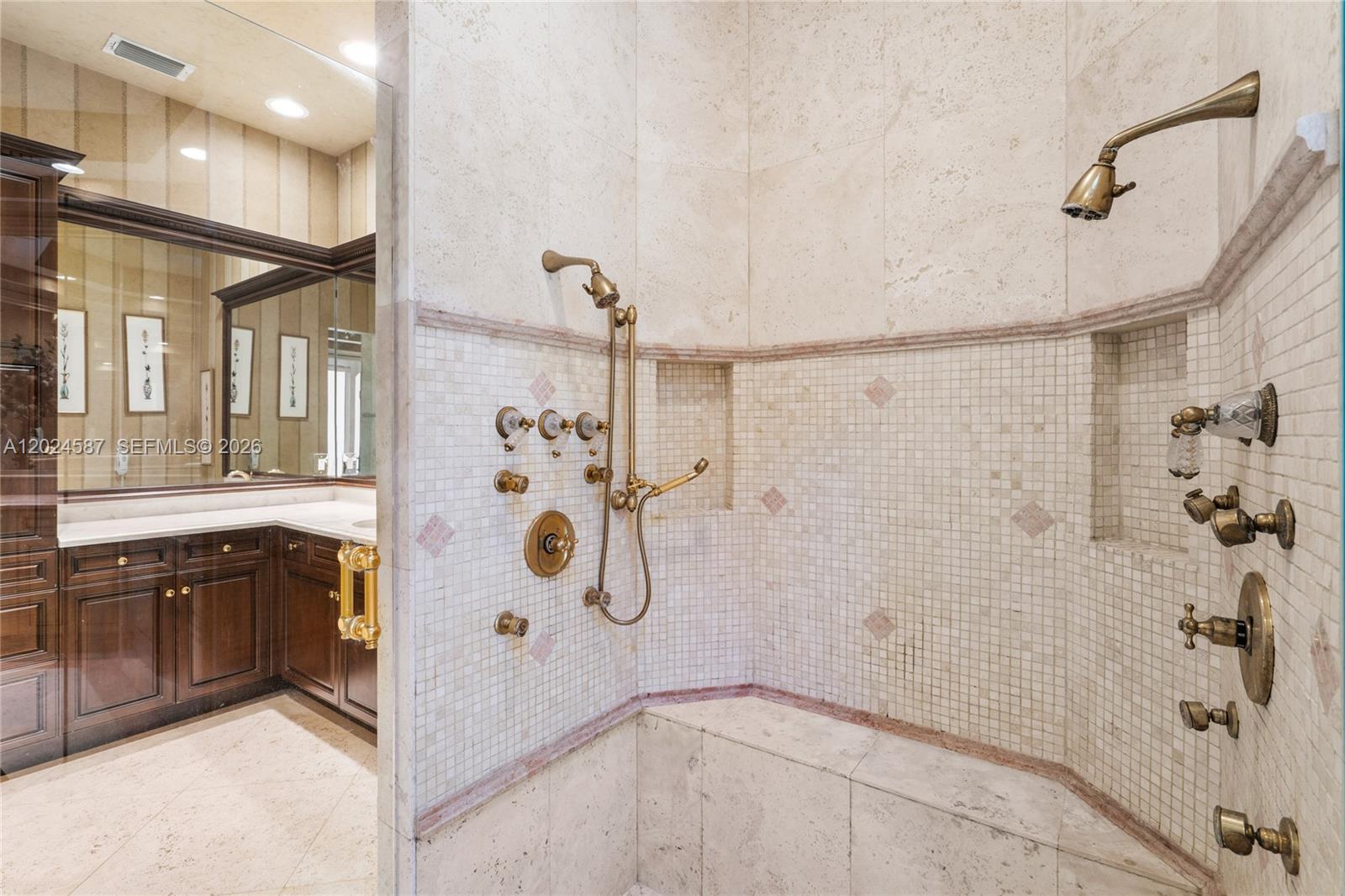 832 Harbour Isle Place