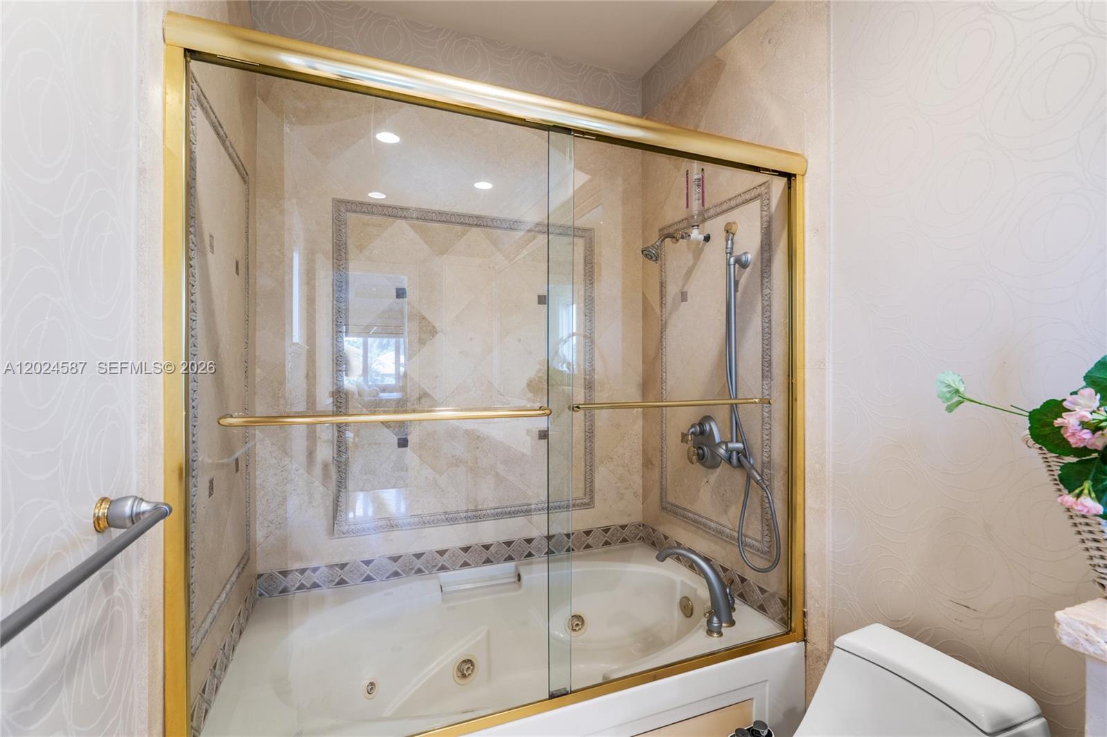 832 Harbour Isle Place