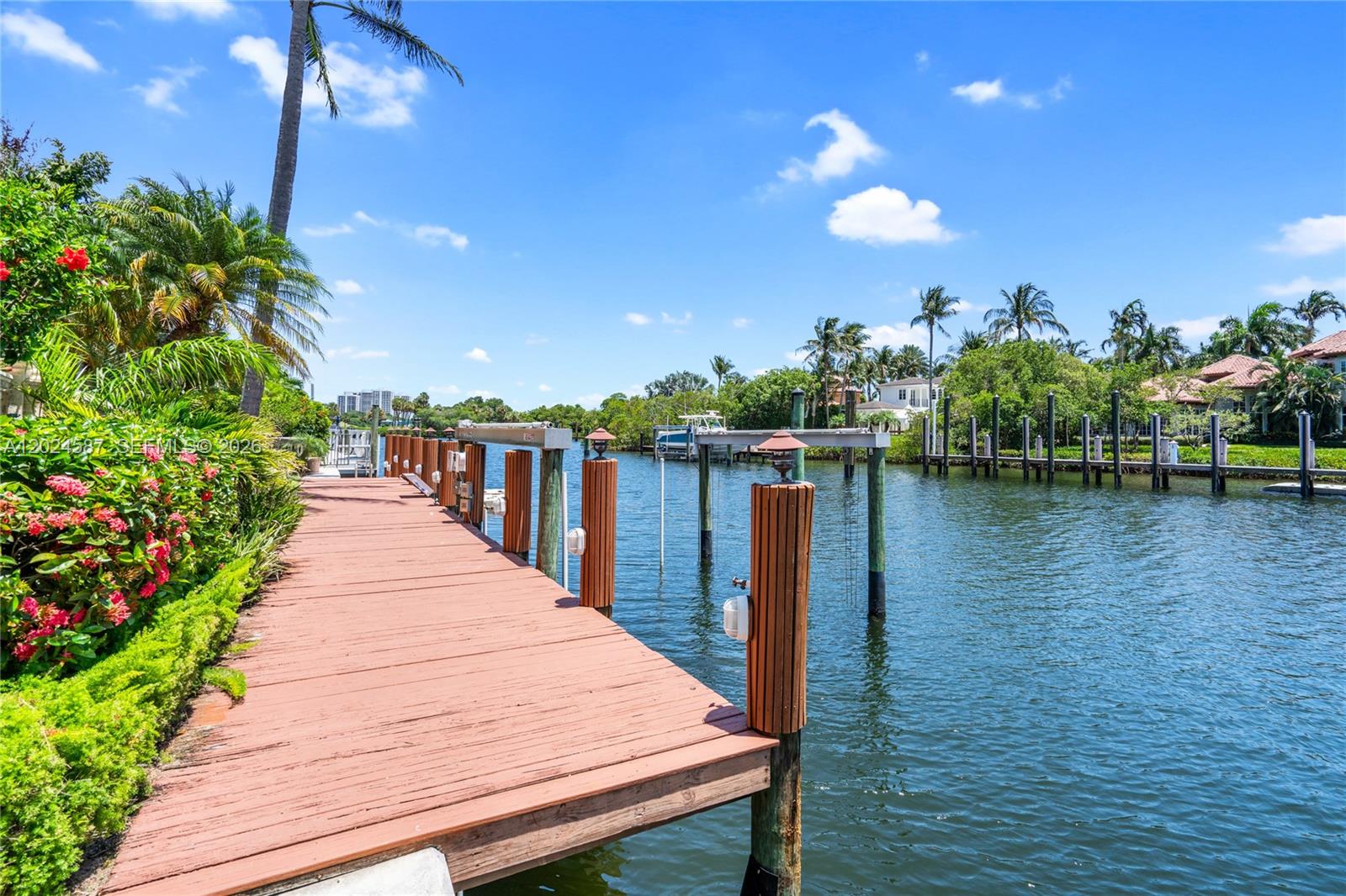 832 Harbour Isle Place