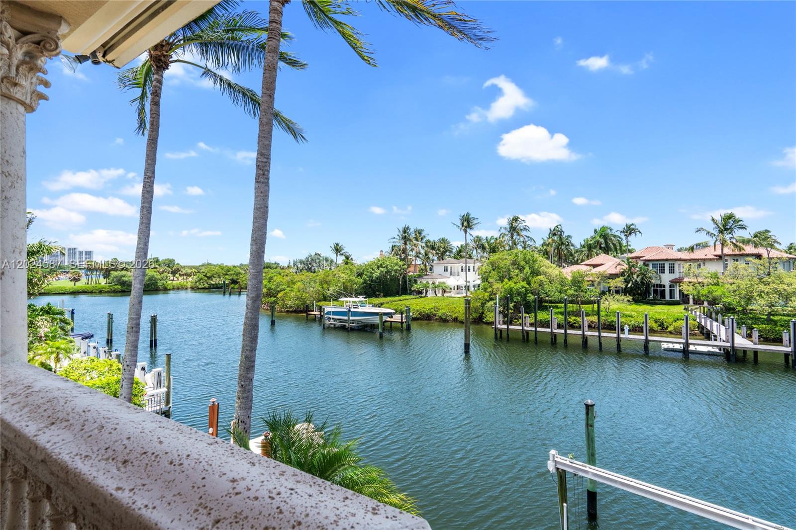 832 Harbour Isle Place