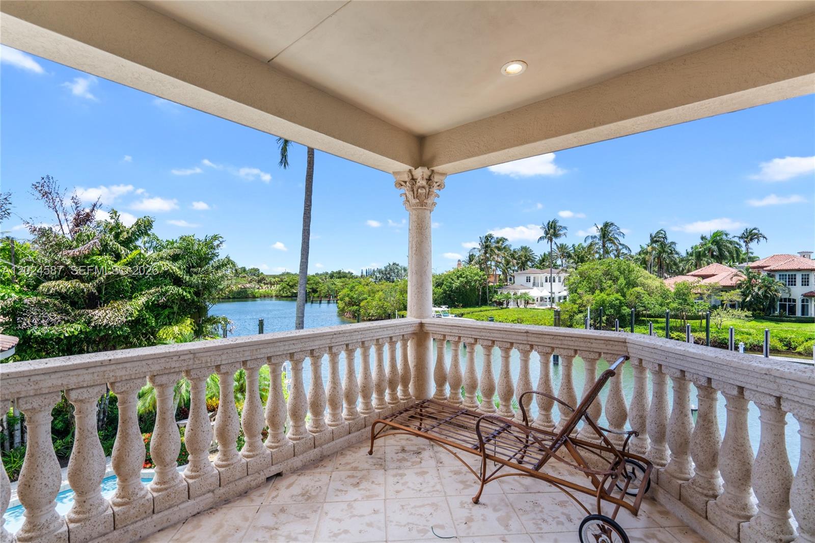 832 Harbour Isle Place
