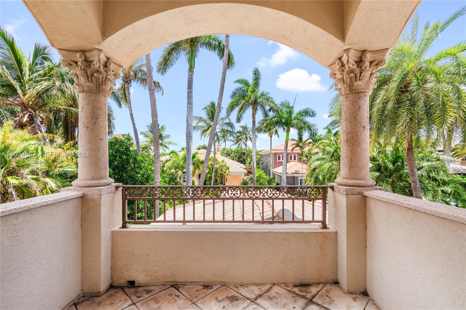 832 Harbour Isle Place