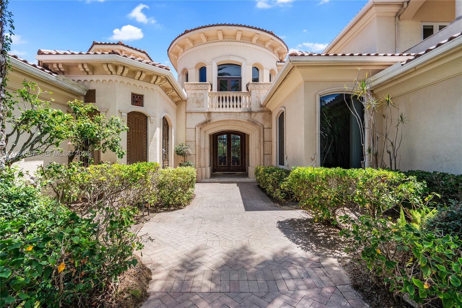 832 Harbour Isle Place