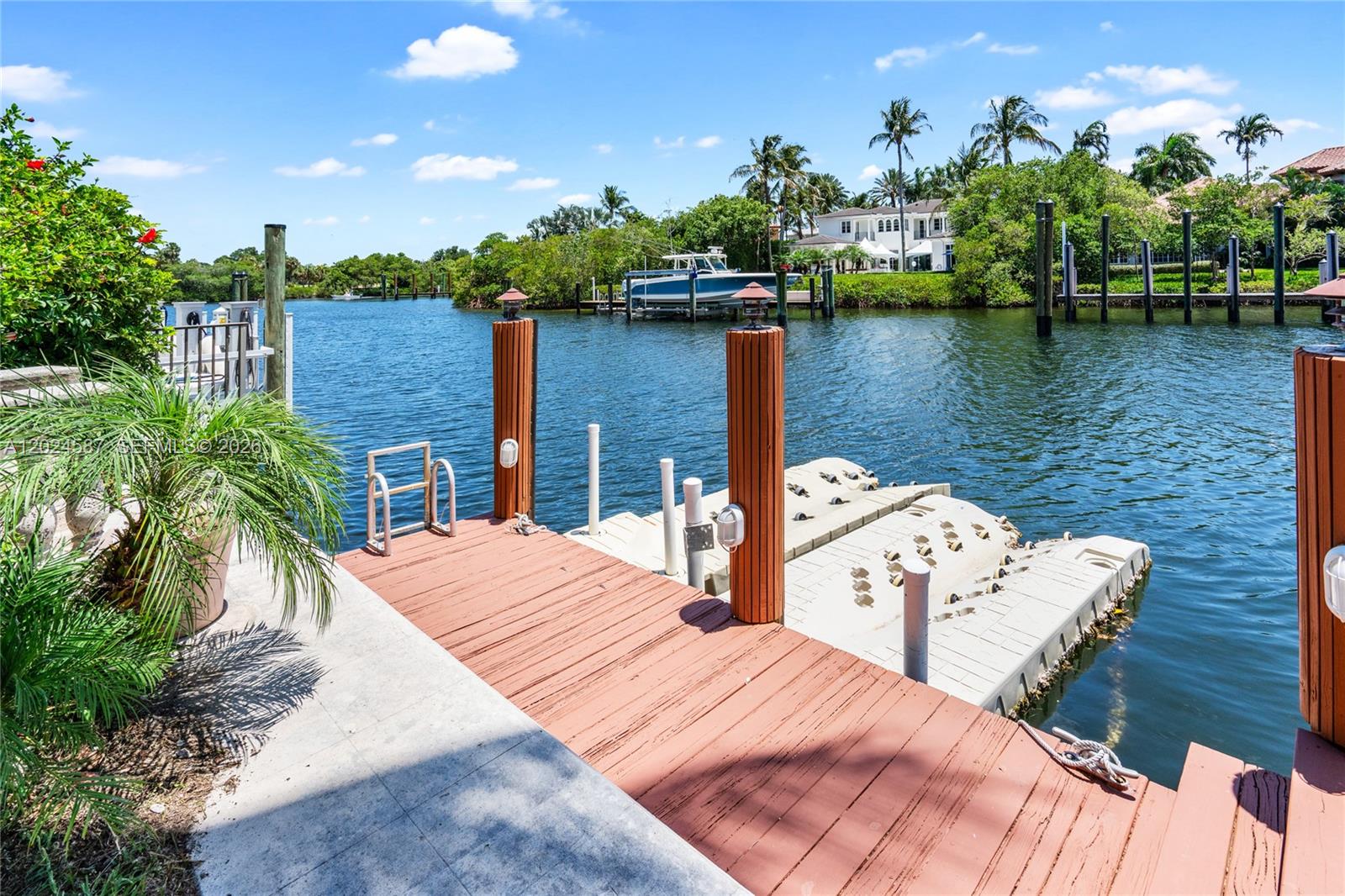 832 Harbour Isle Place