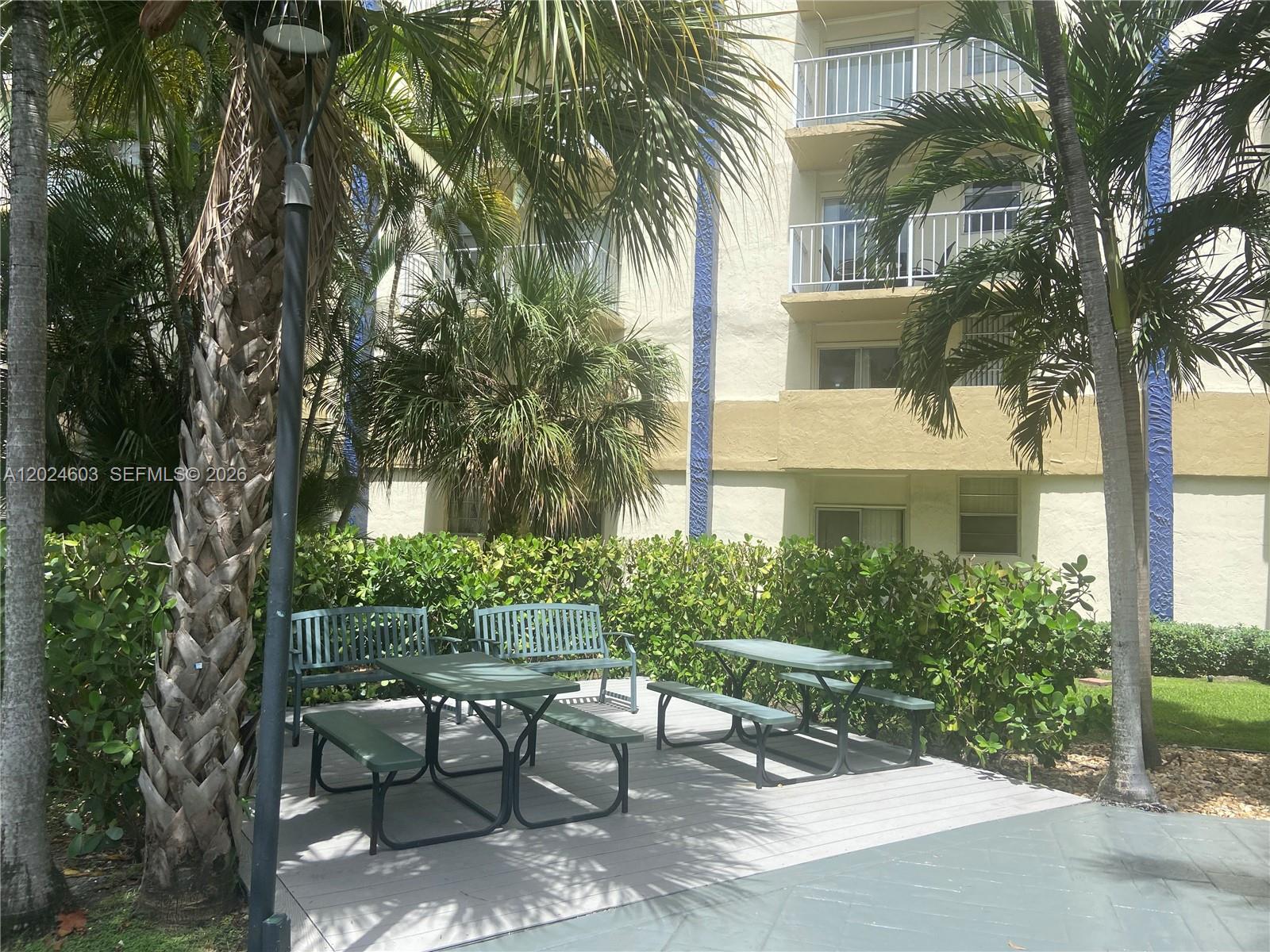 4550 NW 9th St # 203E