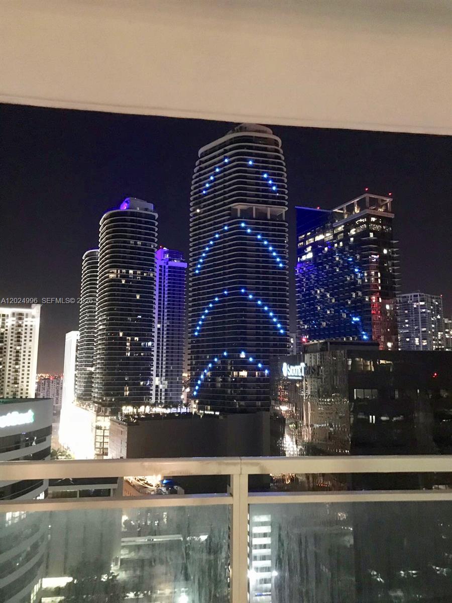 950 Brickell Bay Dr # 2000