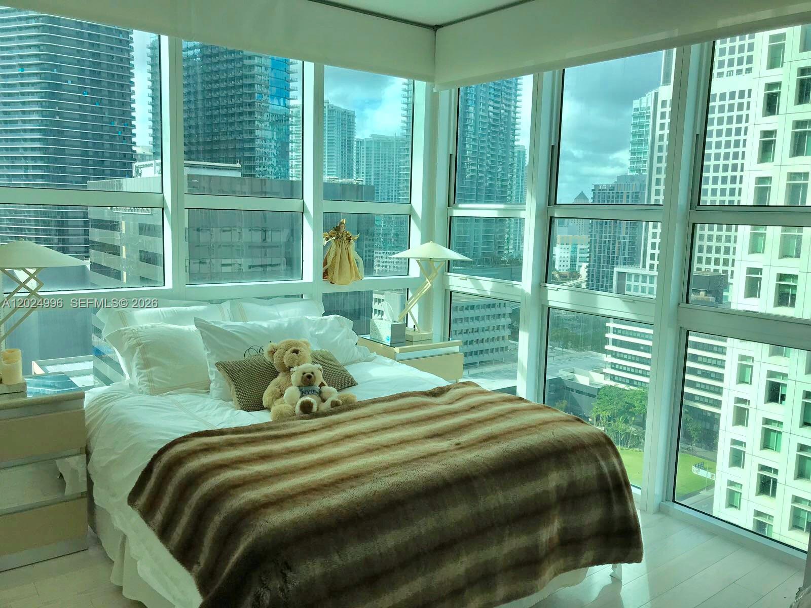 950 Brickell Bay Dr # 2000