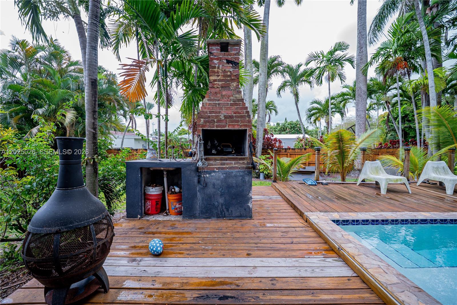 548 East Dr