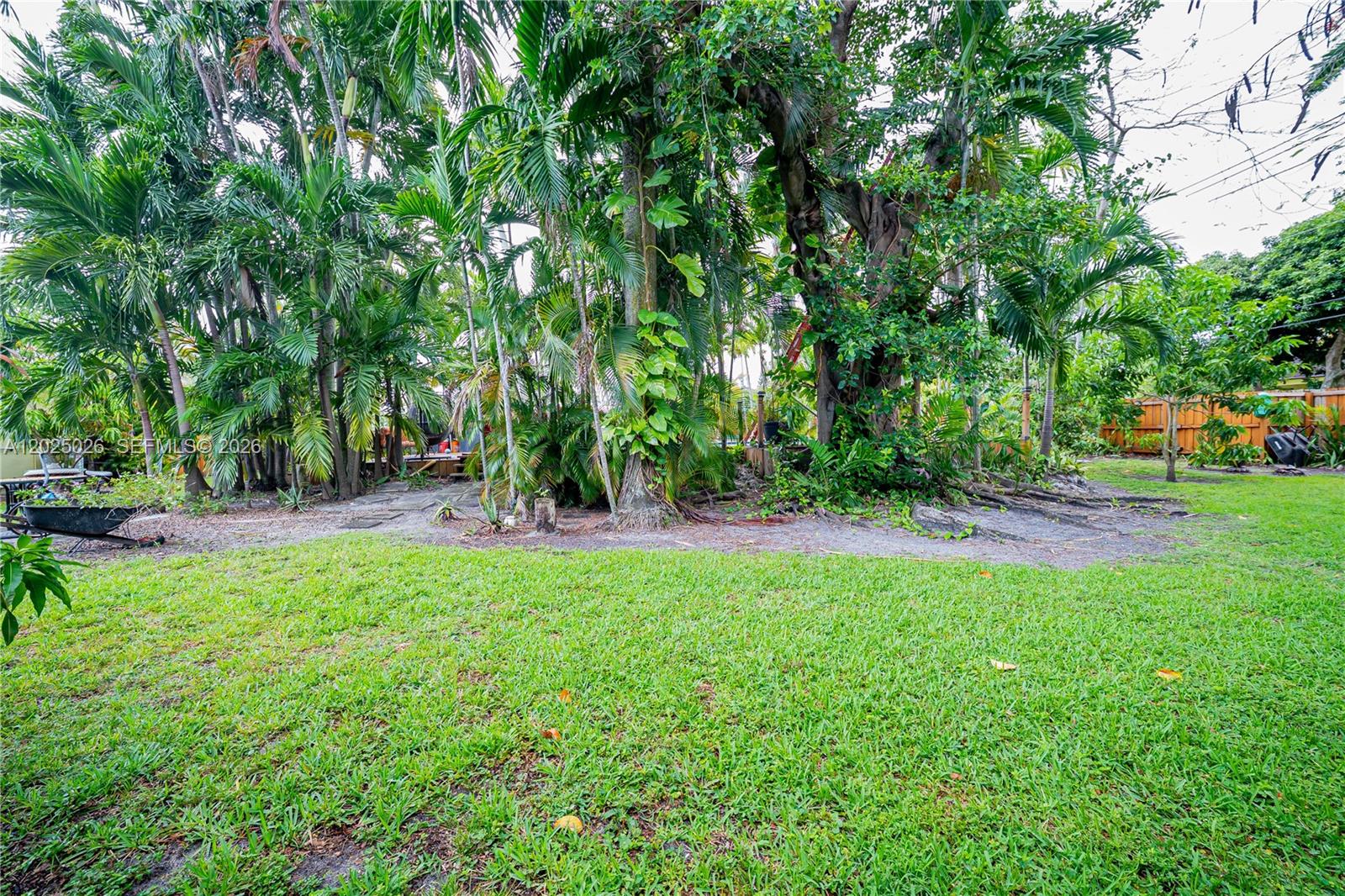 548 East Dr