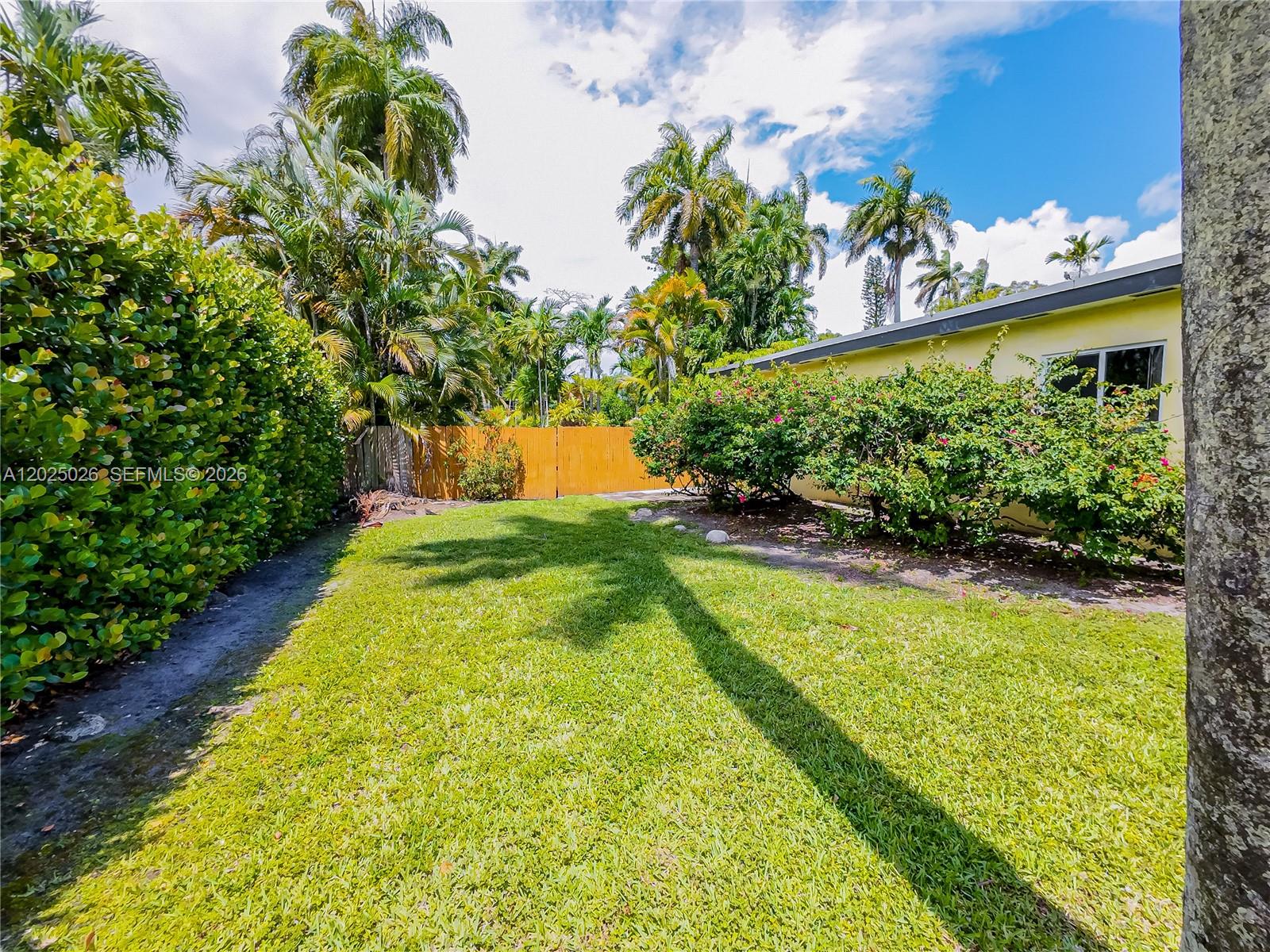 548 East Dr