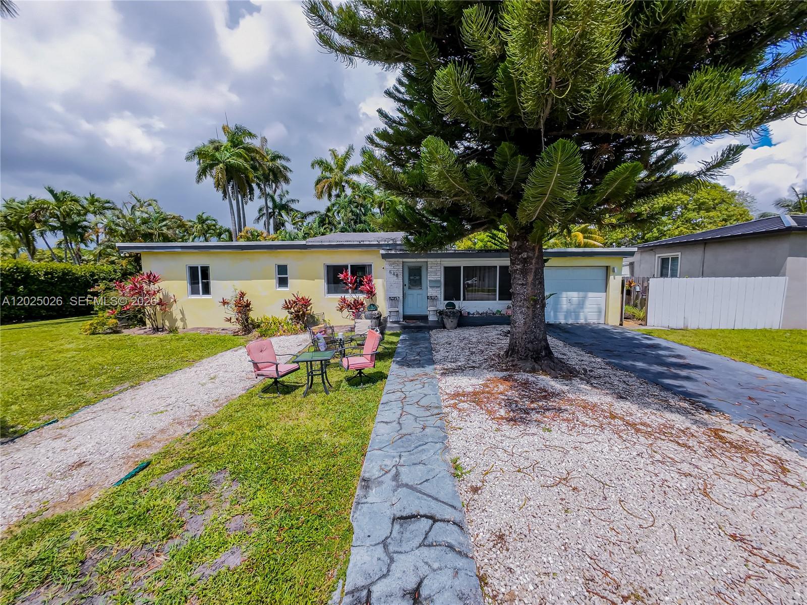 548 East Dr