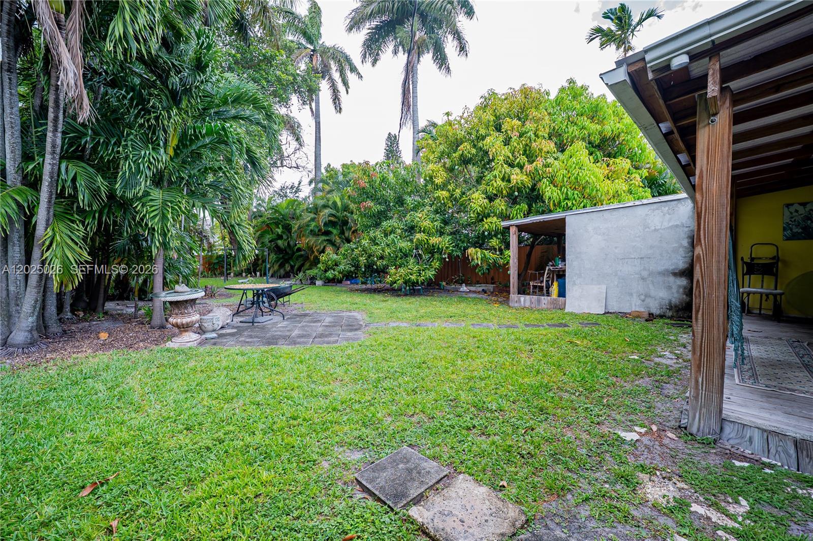 548 East Dr