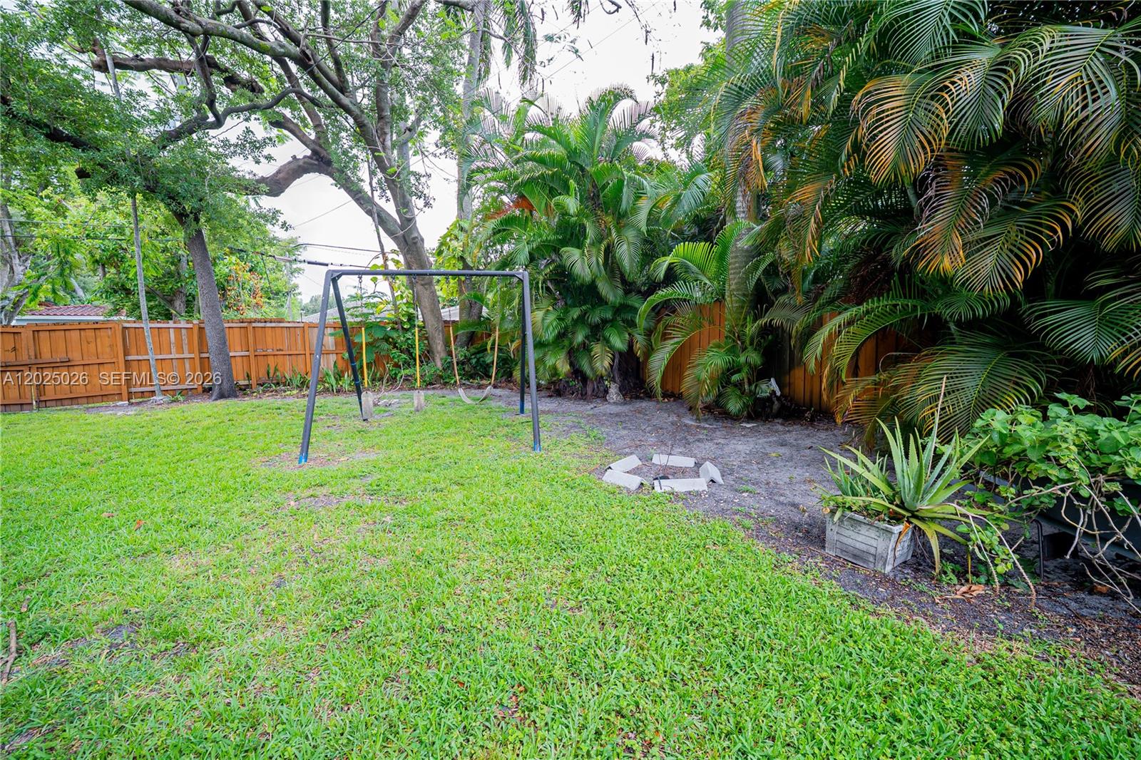 548 East Dr