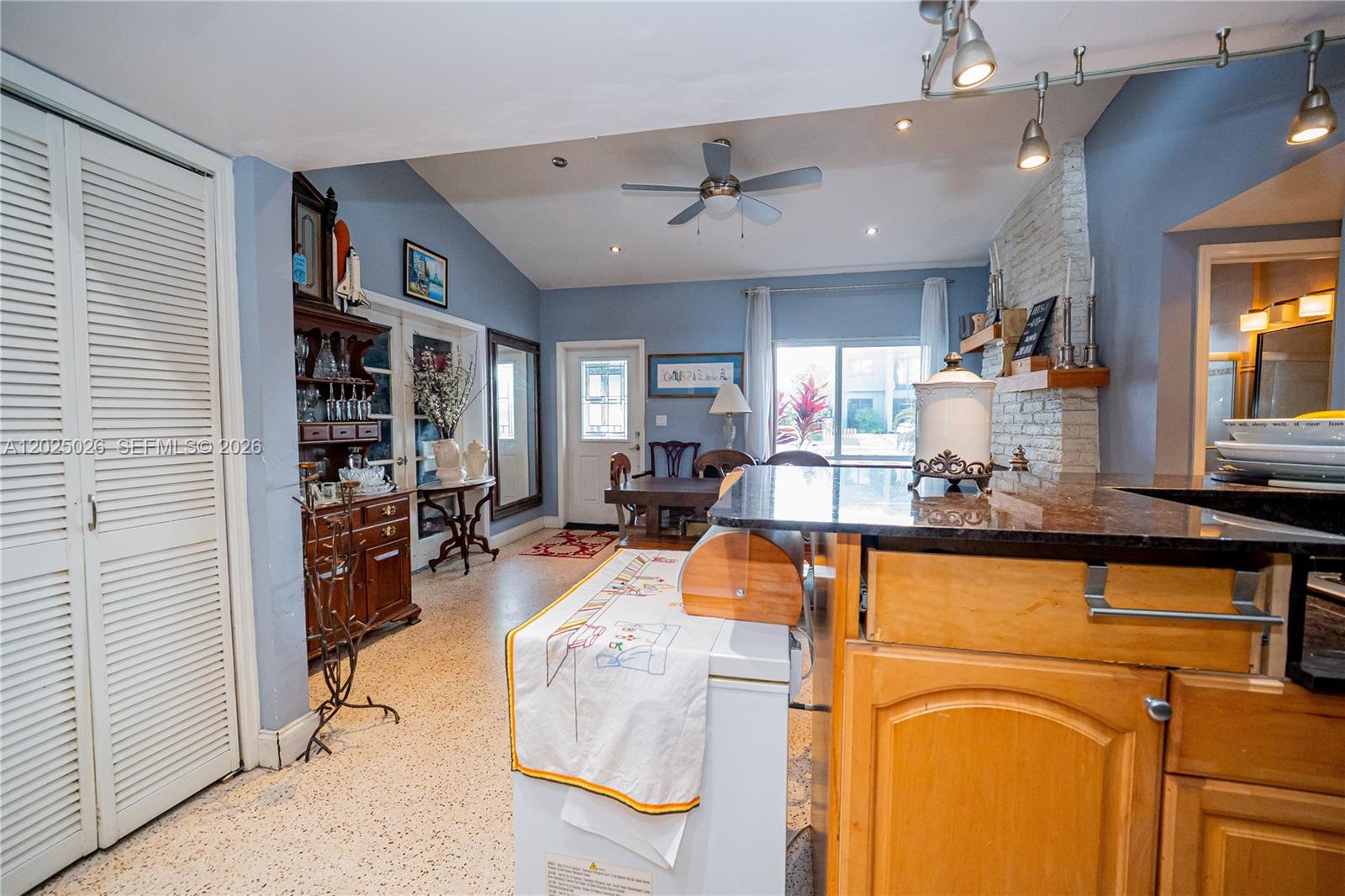 548 East Dr