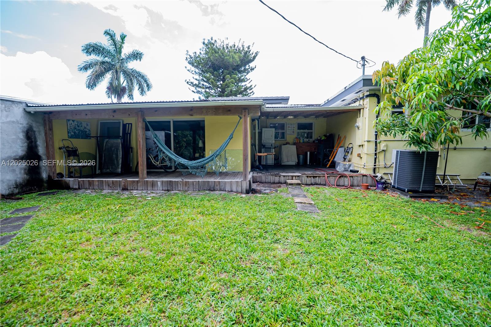 548 East Dr