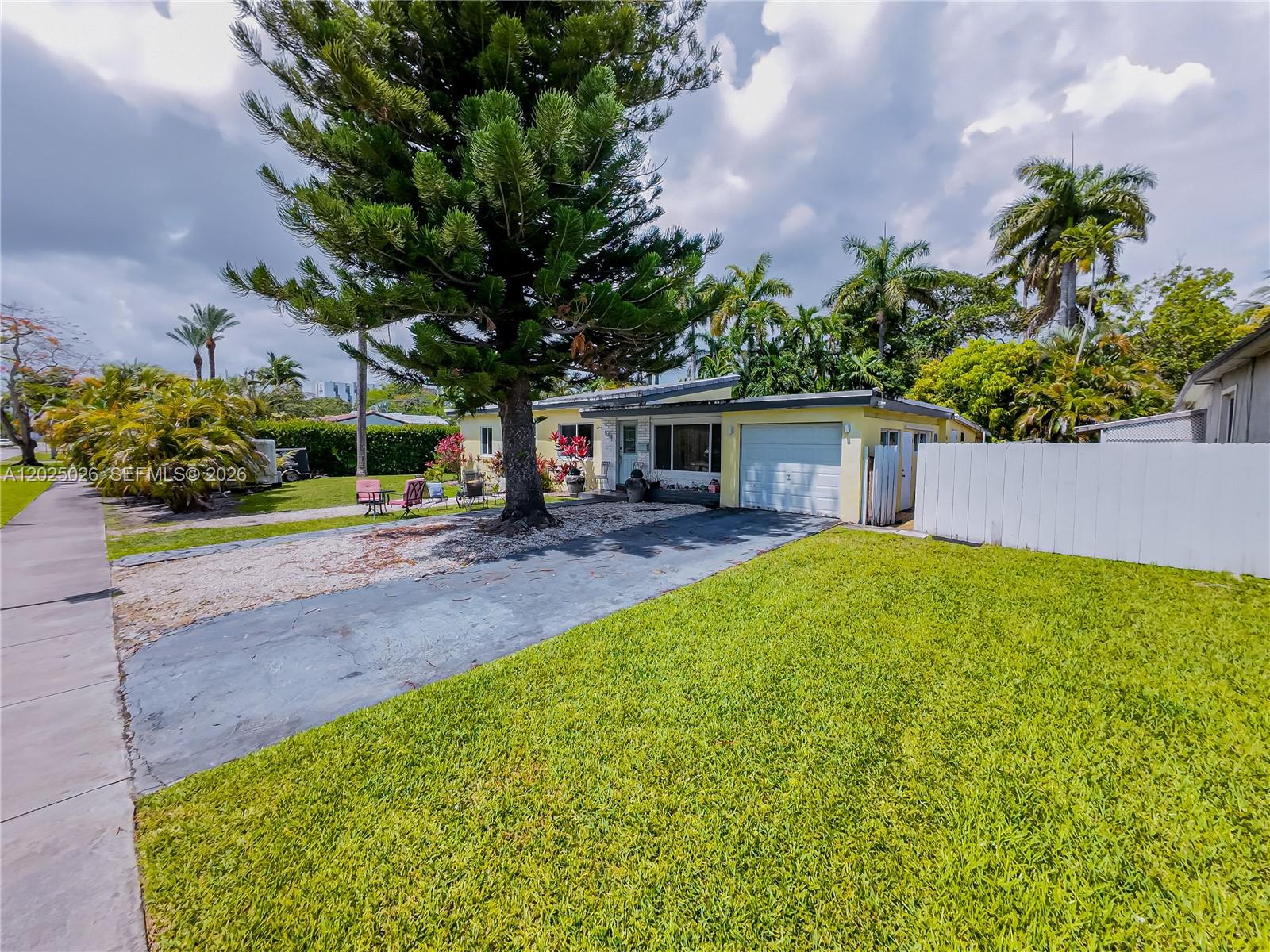 548 East Dr