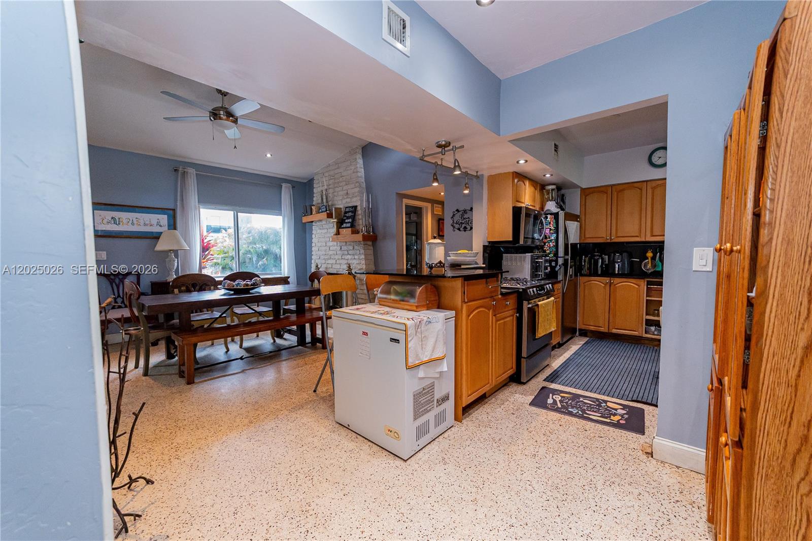 548 East Dr
