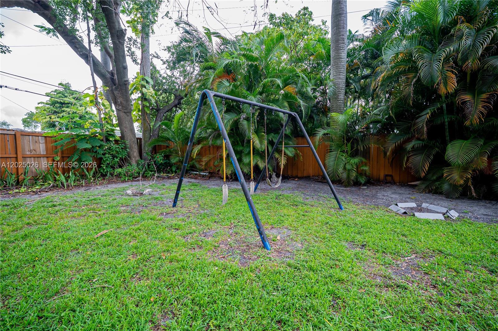 548 East Dr