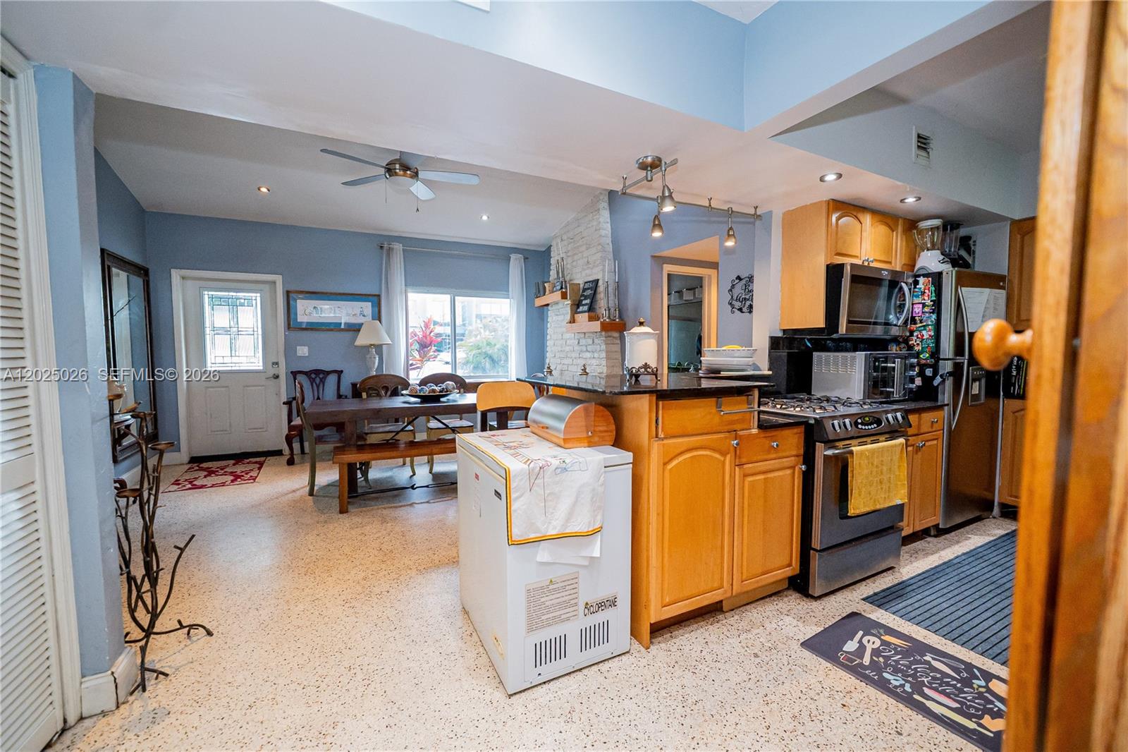 548 East Dr