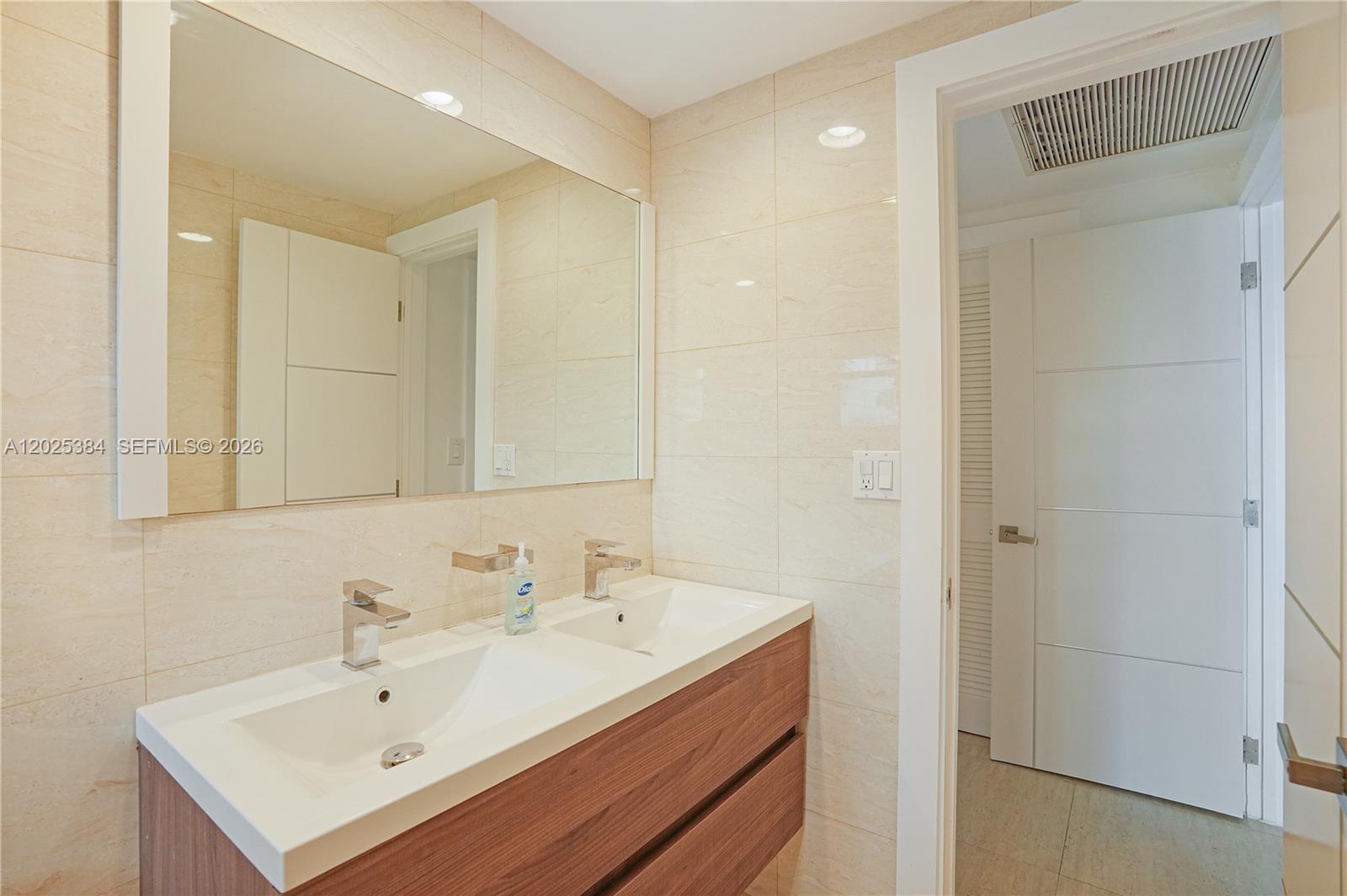 4001 S Ocean Dr # 3P