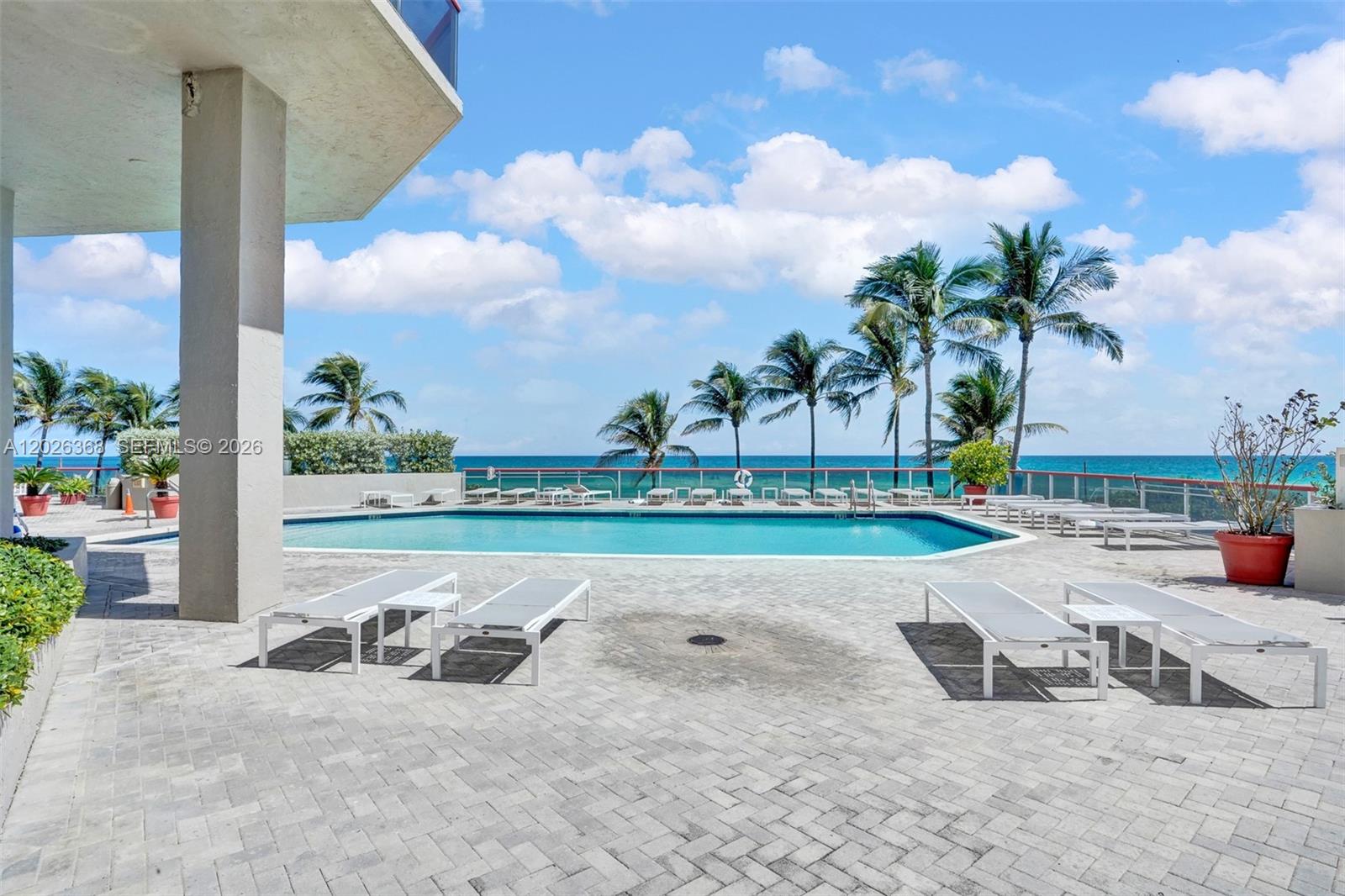 6767 Collins Ave # 408