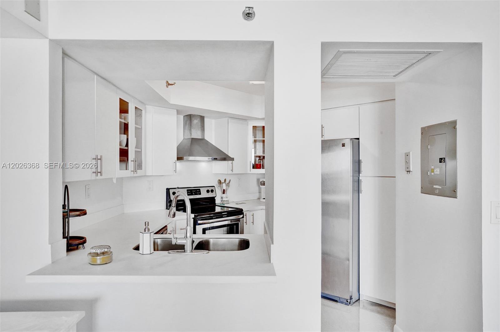 6767 Collins Ave # 408