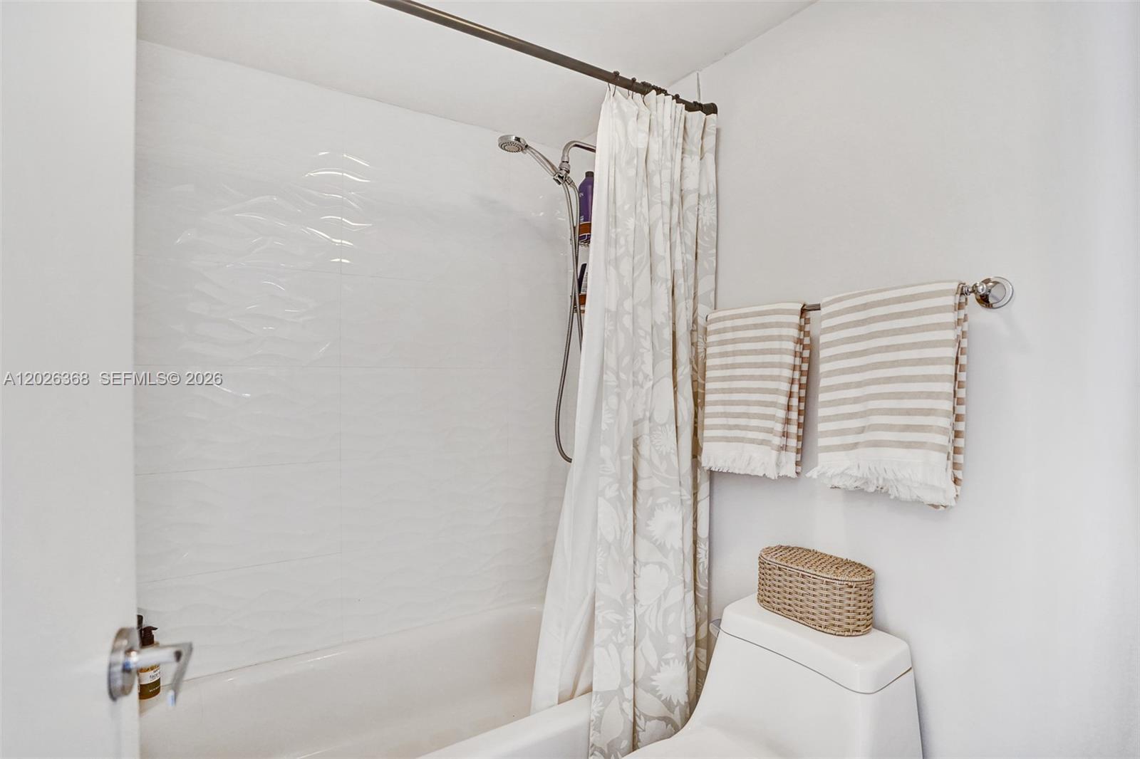6767 Collins Ave # 408