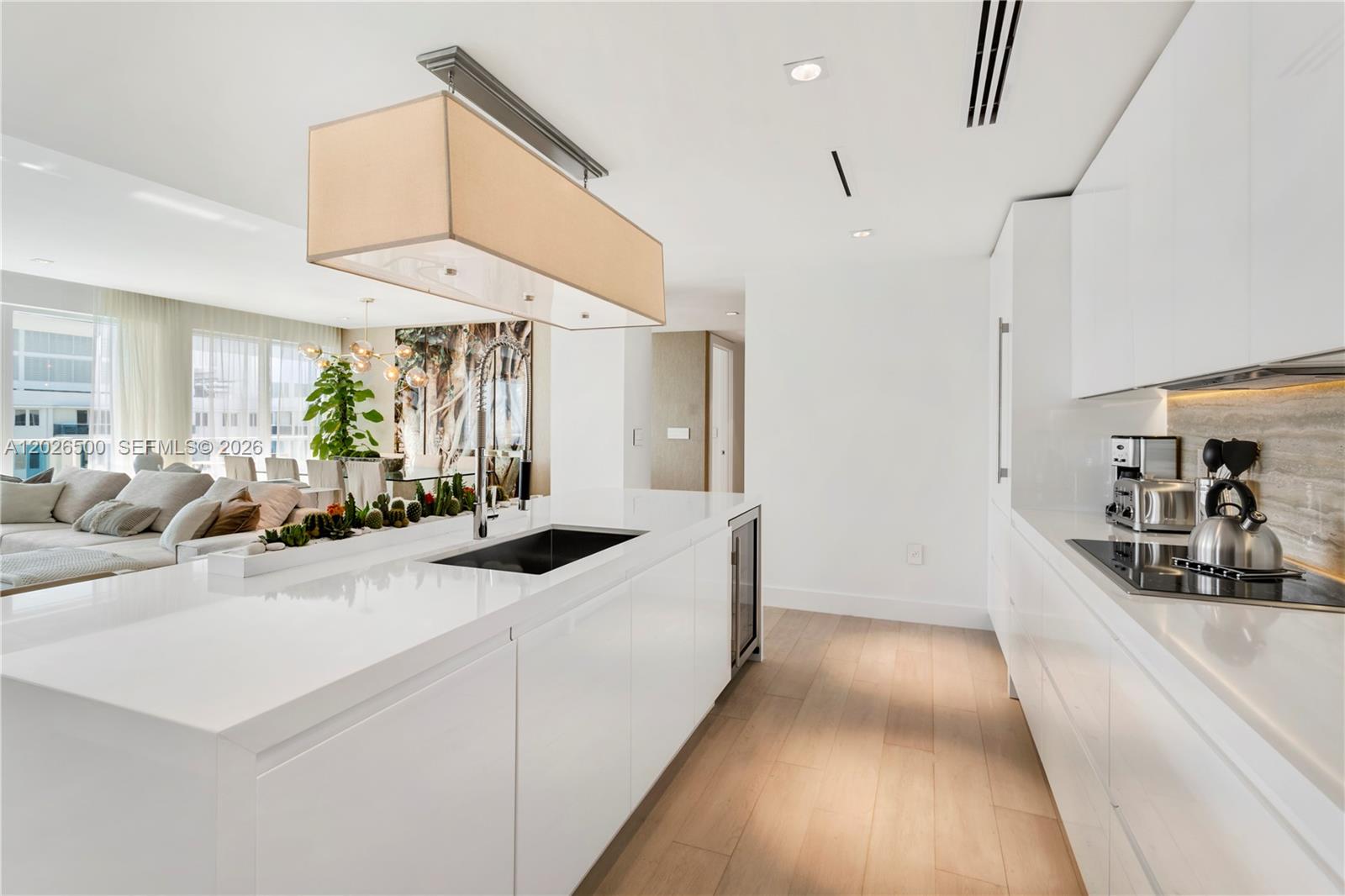 102 24th St # 1706 Unit: PH-1706