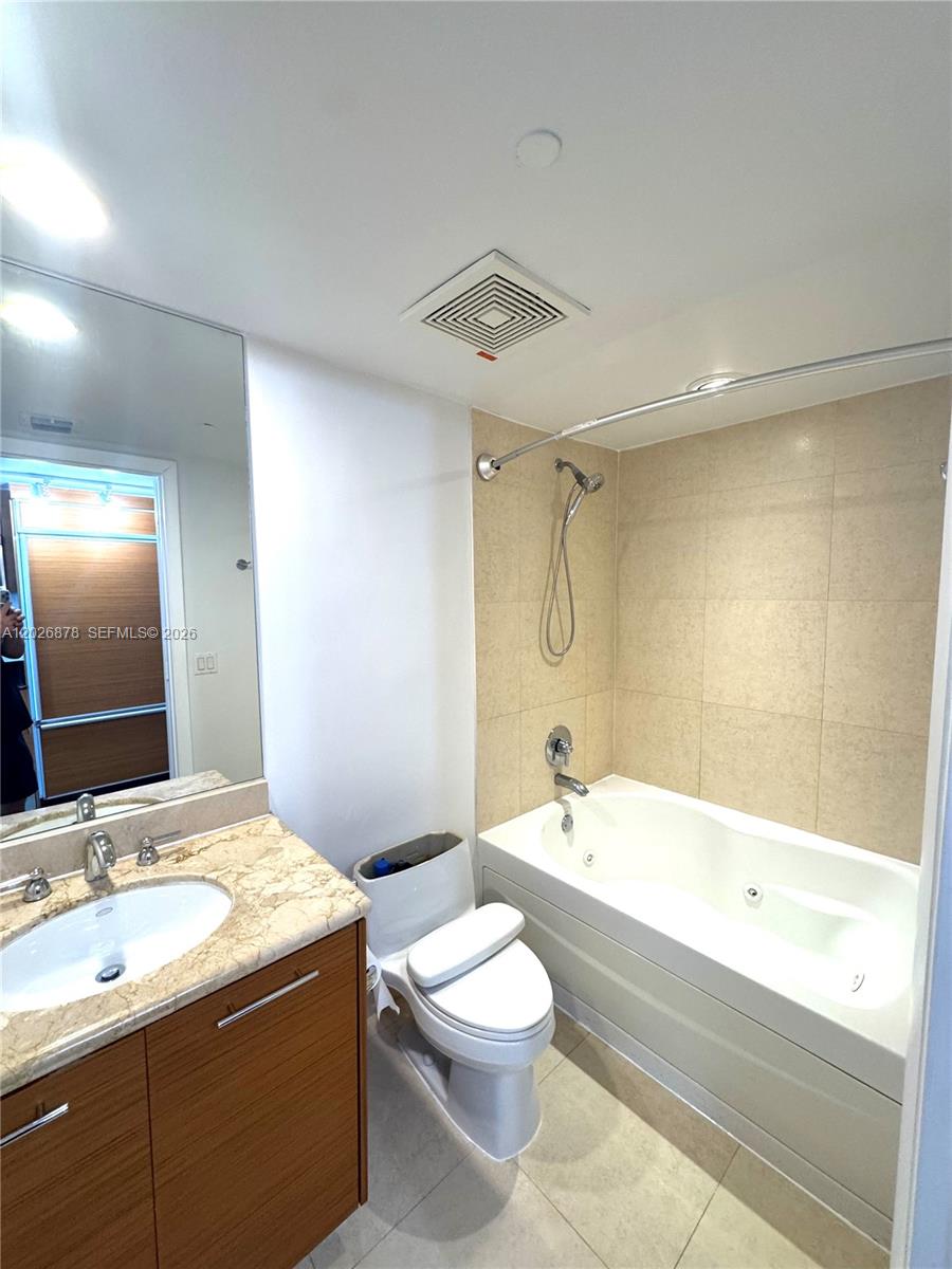 50 Biscayne Blvd # 3303