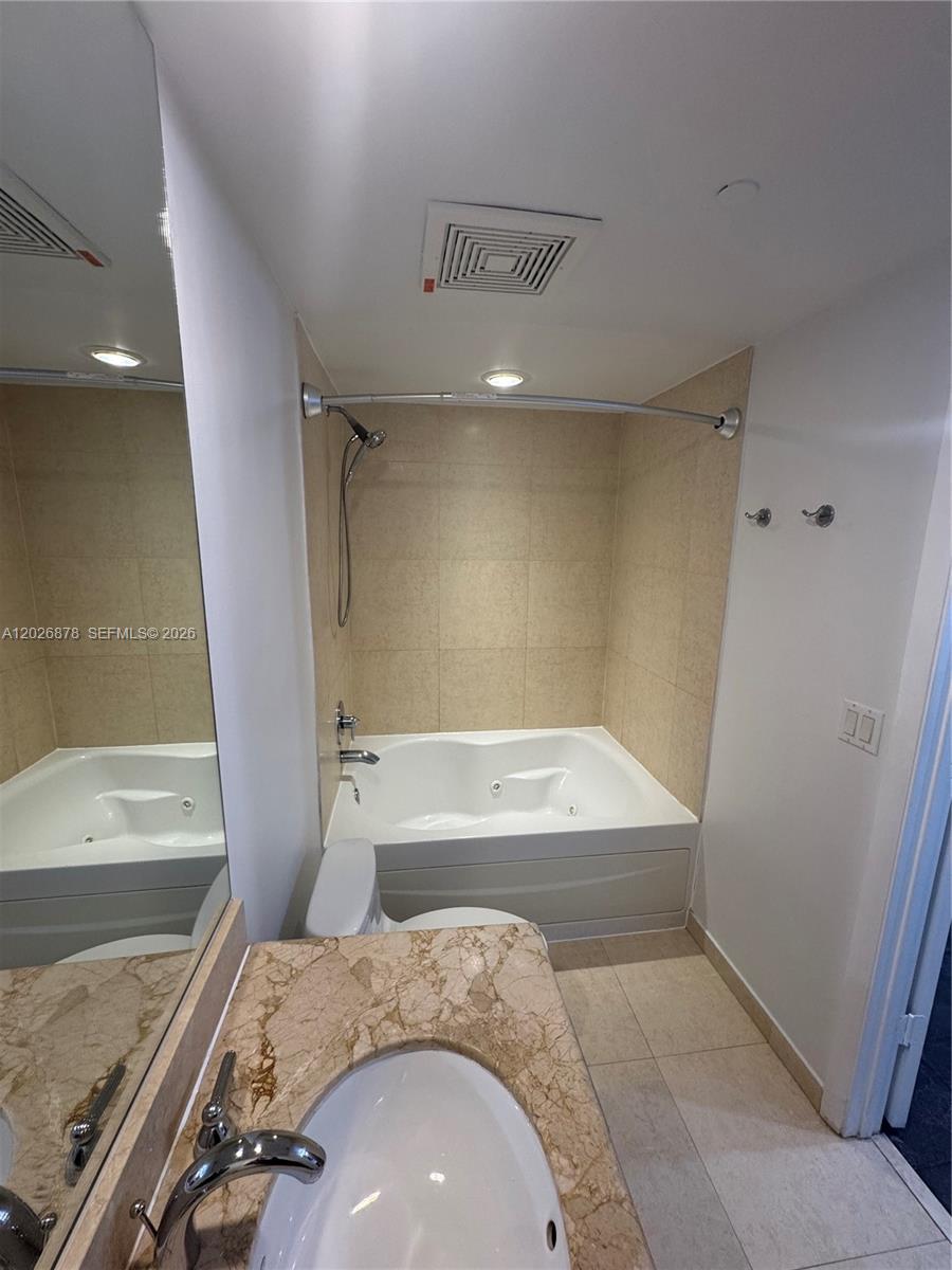 50 Biscayne Blvd # 3303