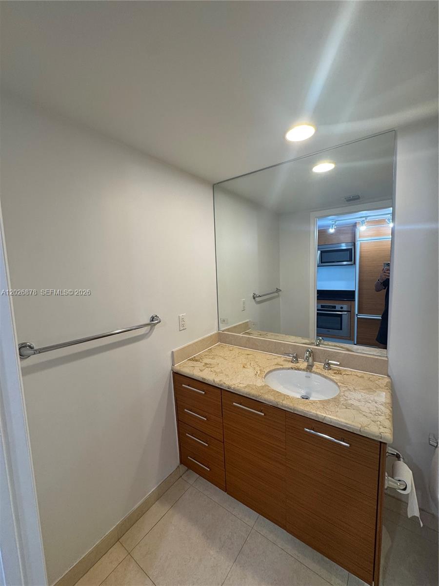 50 Biscayne Blvd # 3303