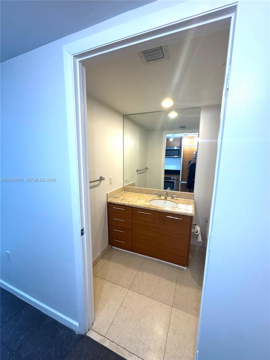 50 Biscayne Blvd # 3303