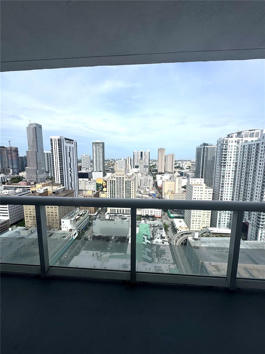 50 Biscayne Blvd # 3303