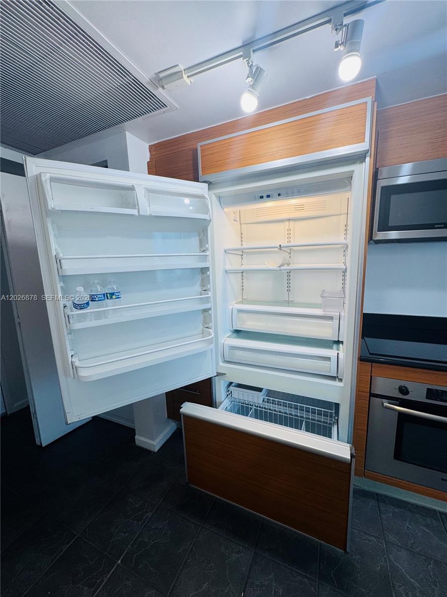 50 Biscayne Blvd # 3303